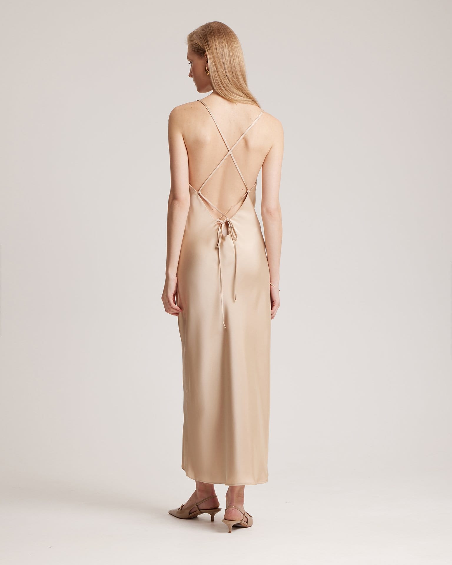 Платье на бретелях