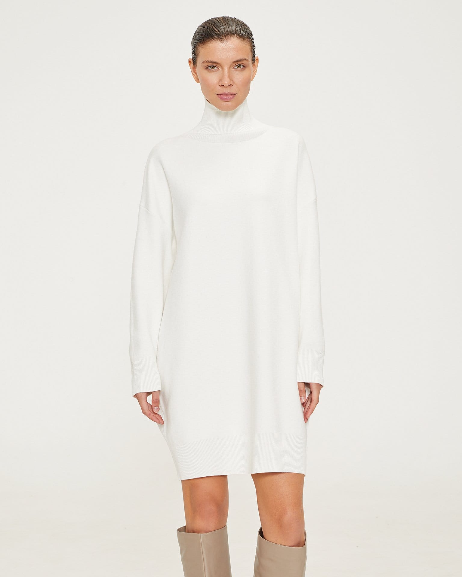 Платье-кокон в белом цвете