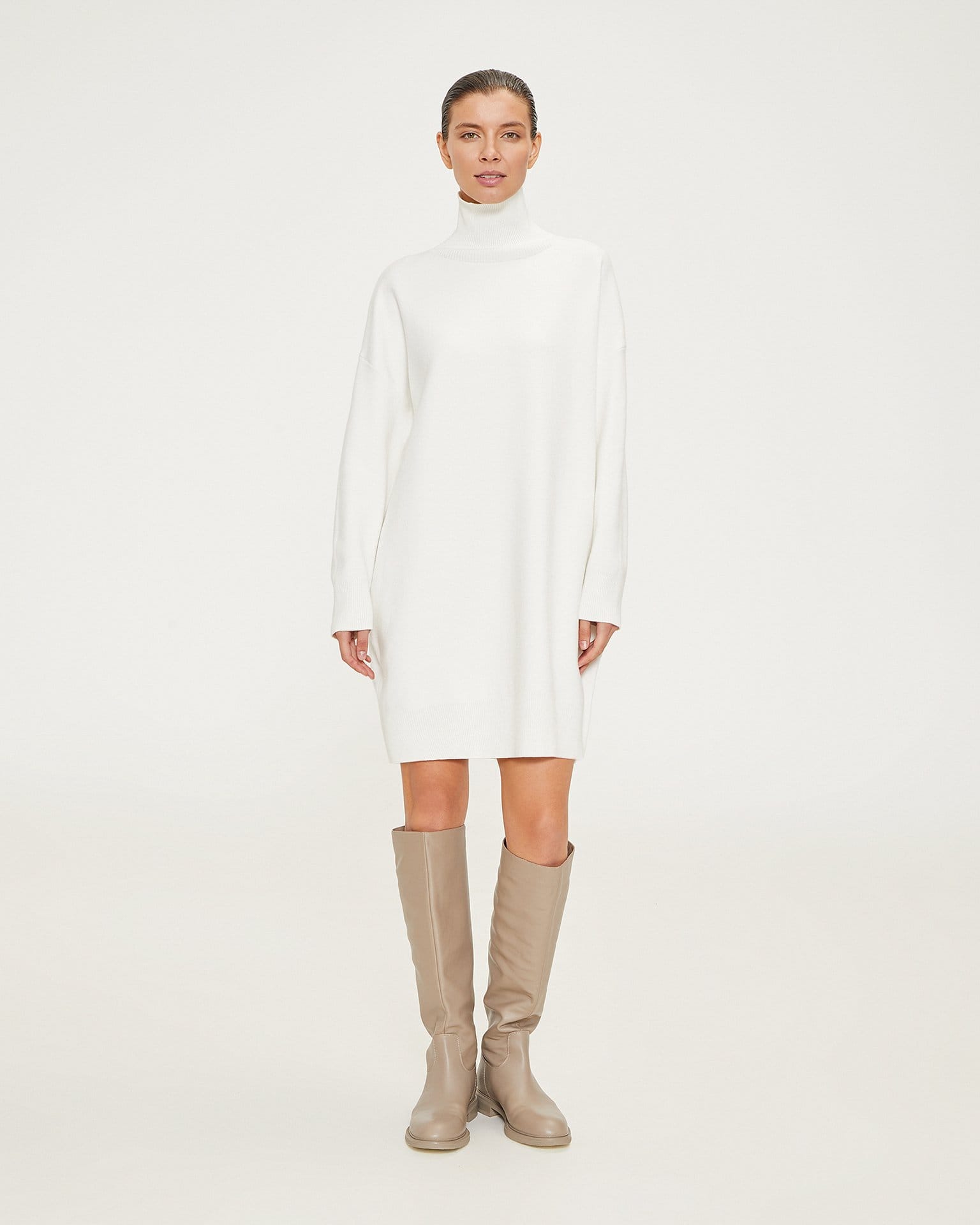 Платье-кокон в белом цвете