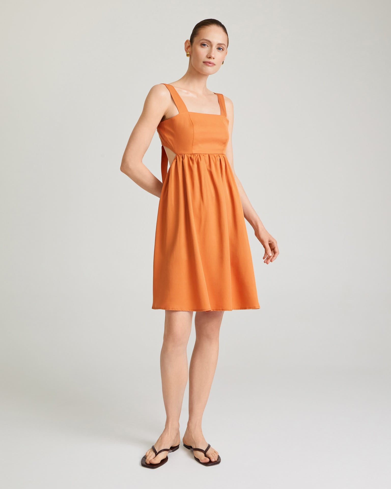 Платье с открытой спиной в терракотовом цвете