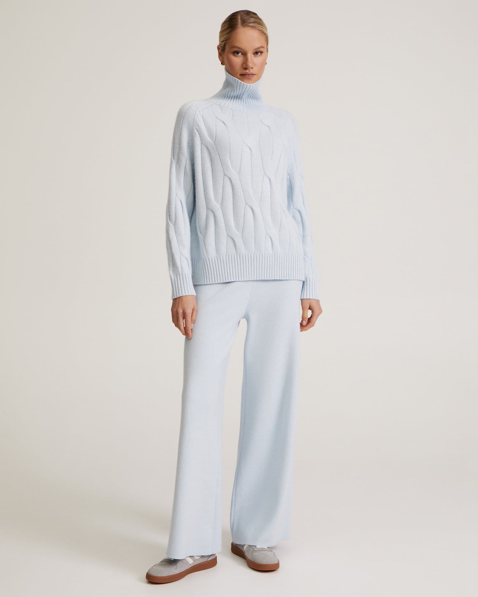 Костюм с косами в голубом цвете