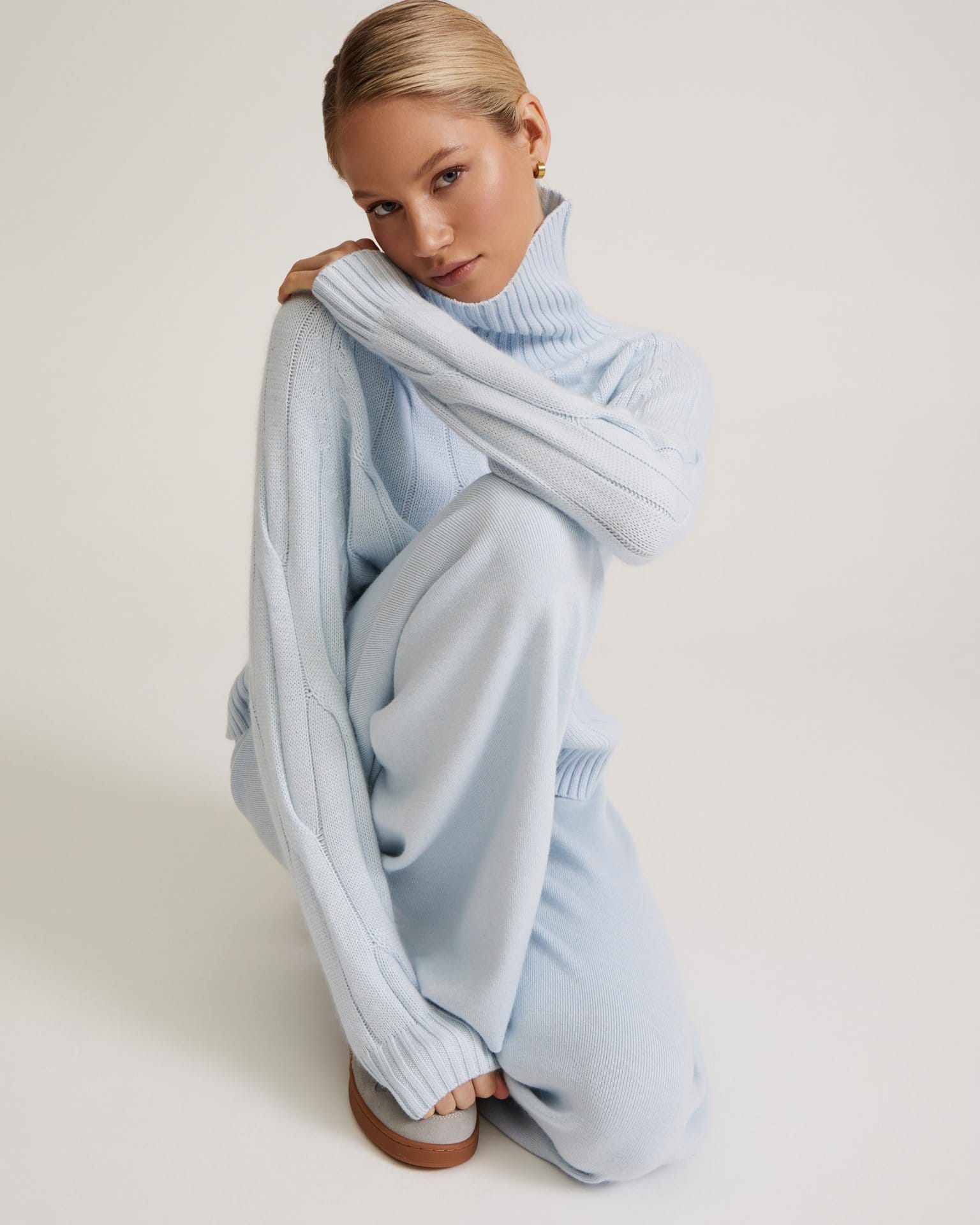 Костюм с косами в голубом цвете