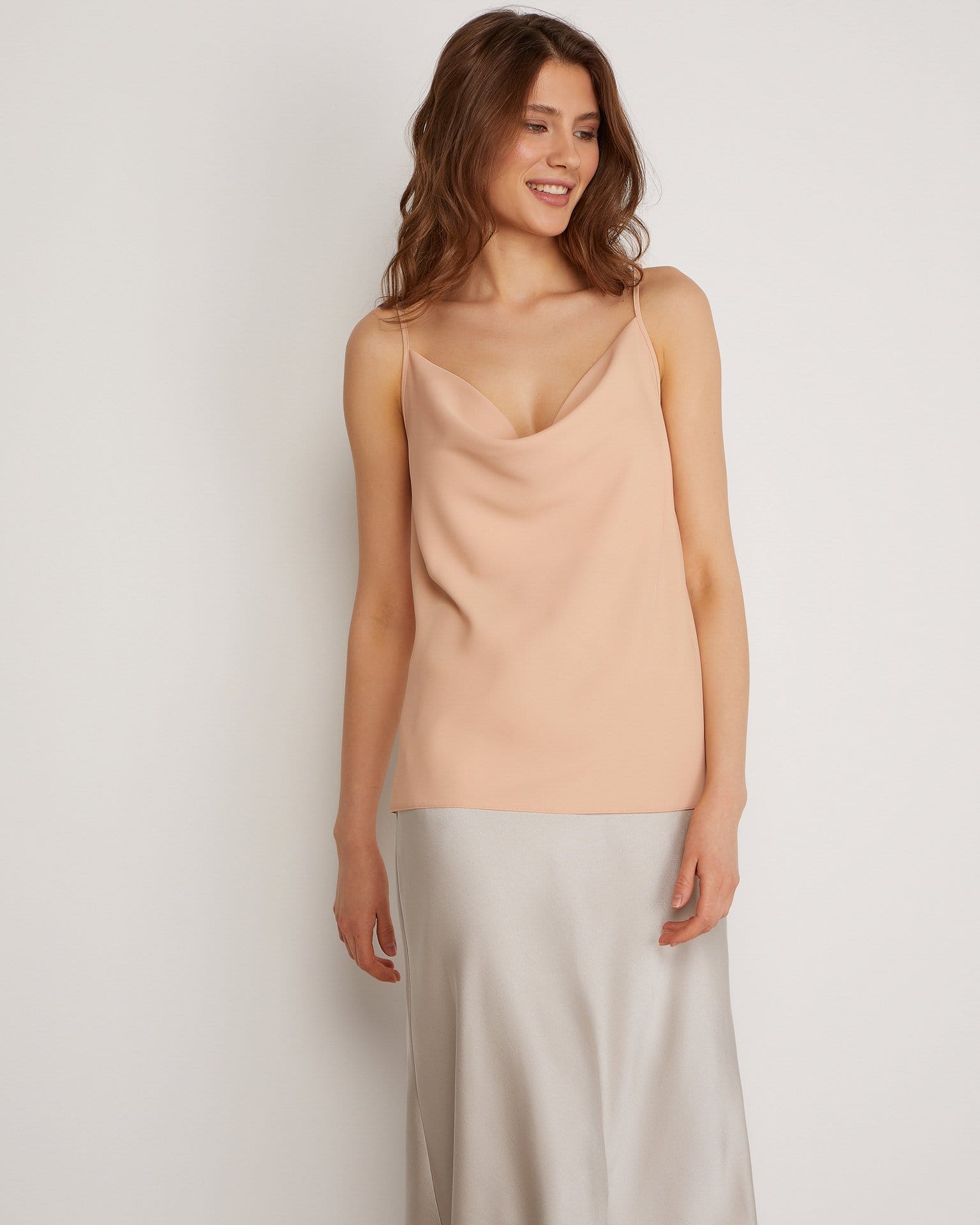 Топ на тонких бретельках