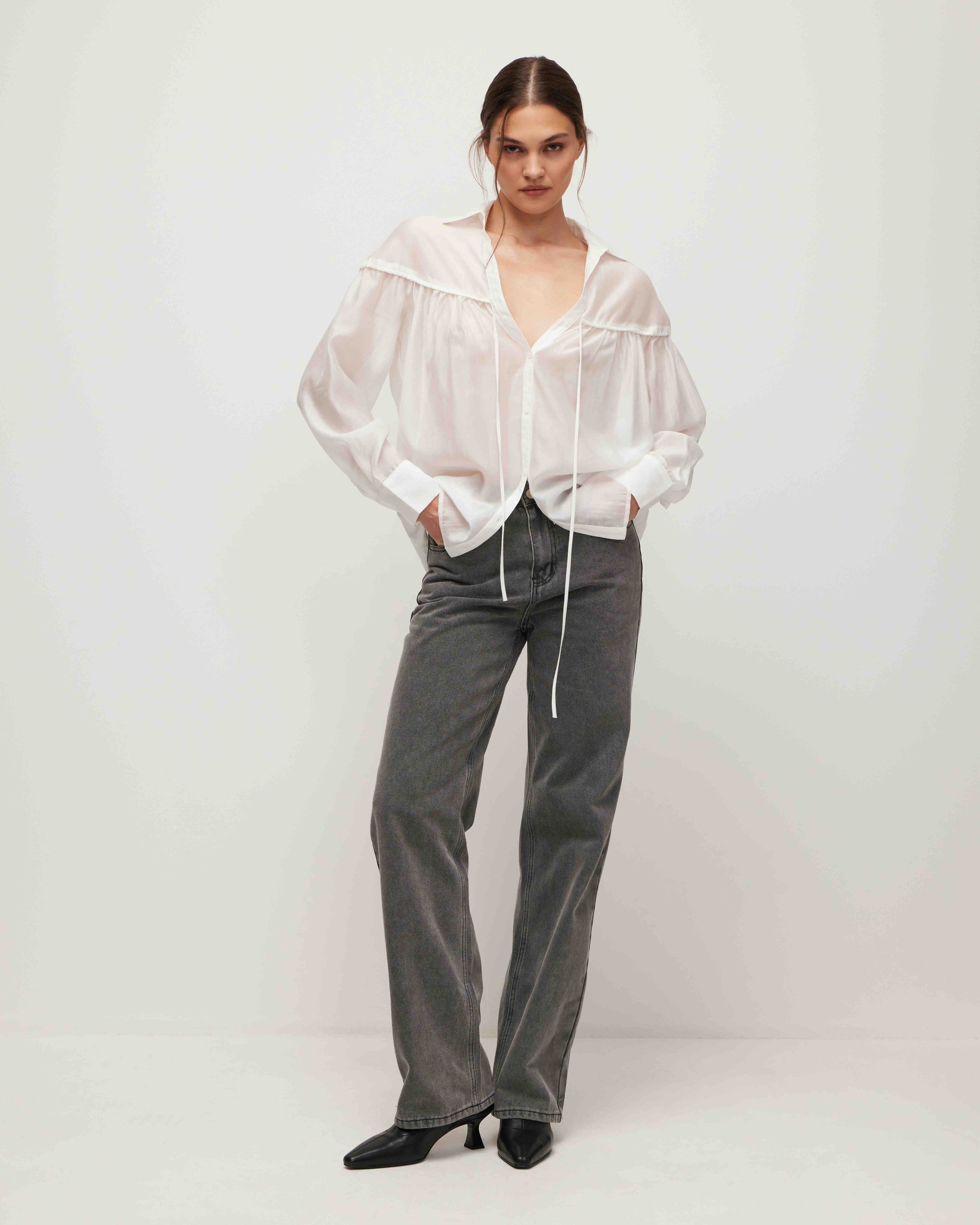 Джинсы прямого кроя в сером цвете