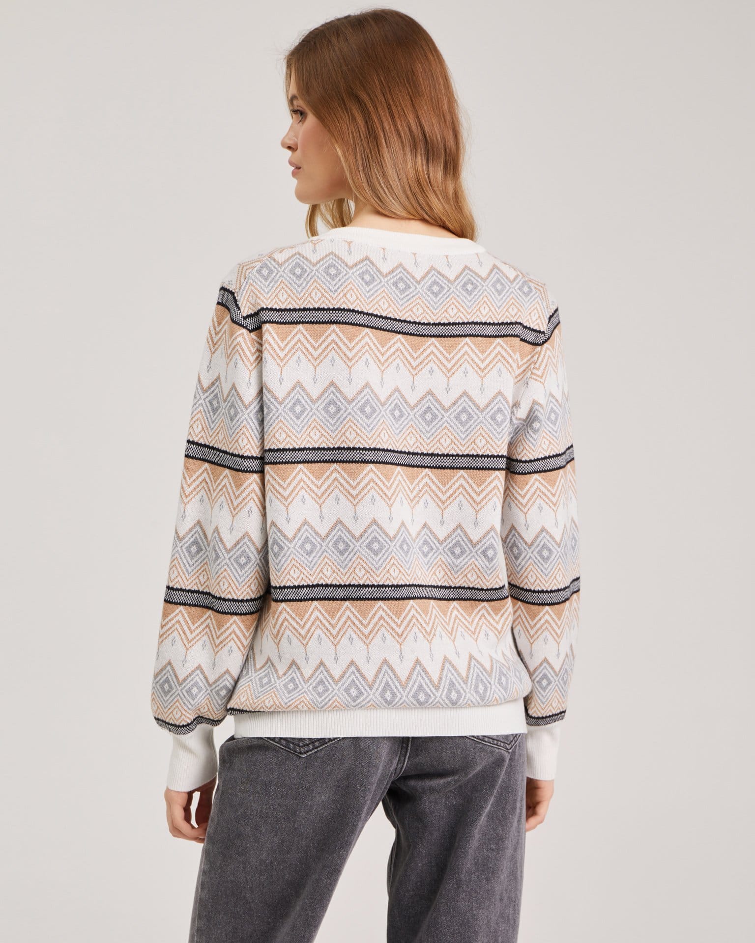 Джемпер с геометрическими узорами