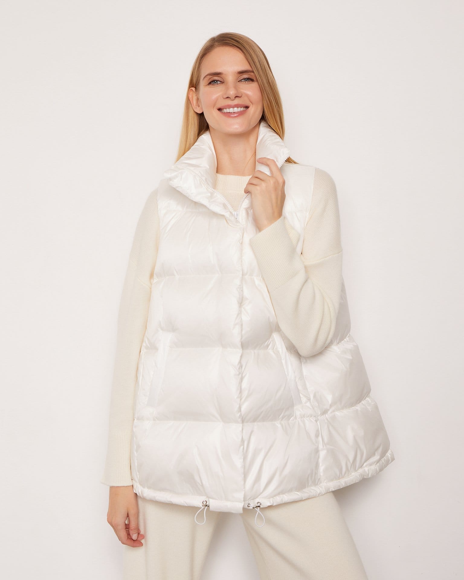Жилет на основе пуха и пера в белом цвете