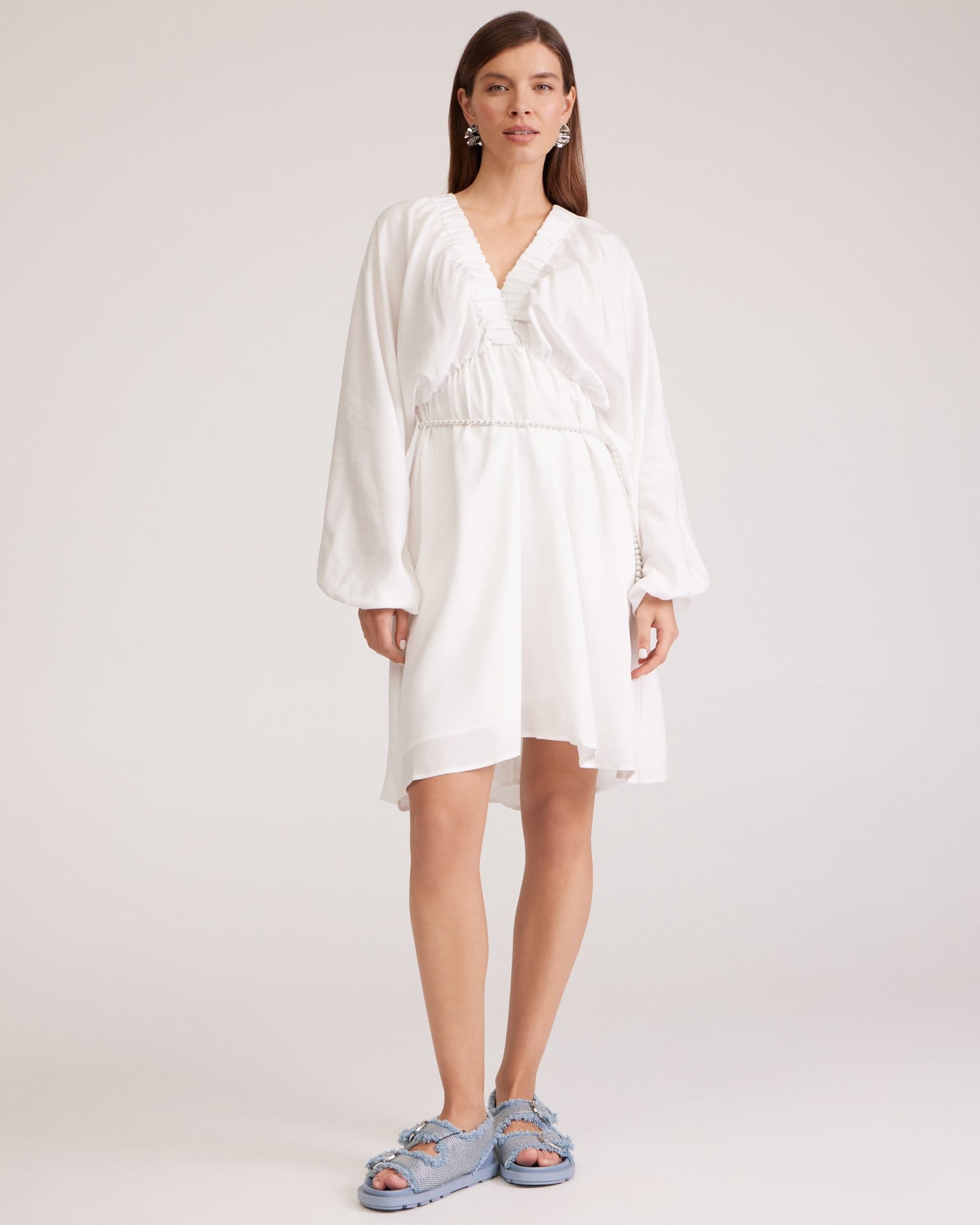 Летнее платье в белом цвете