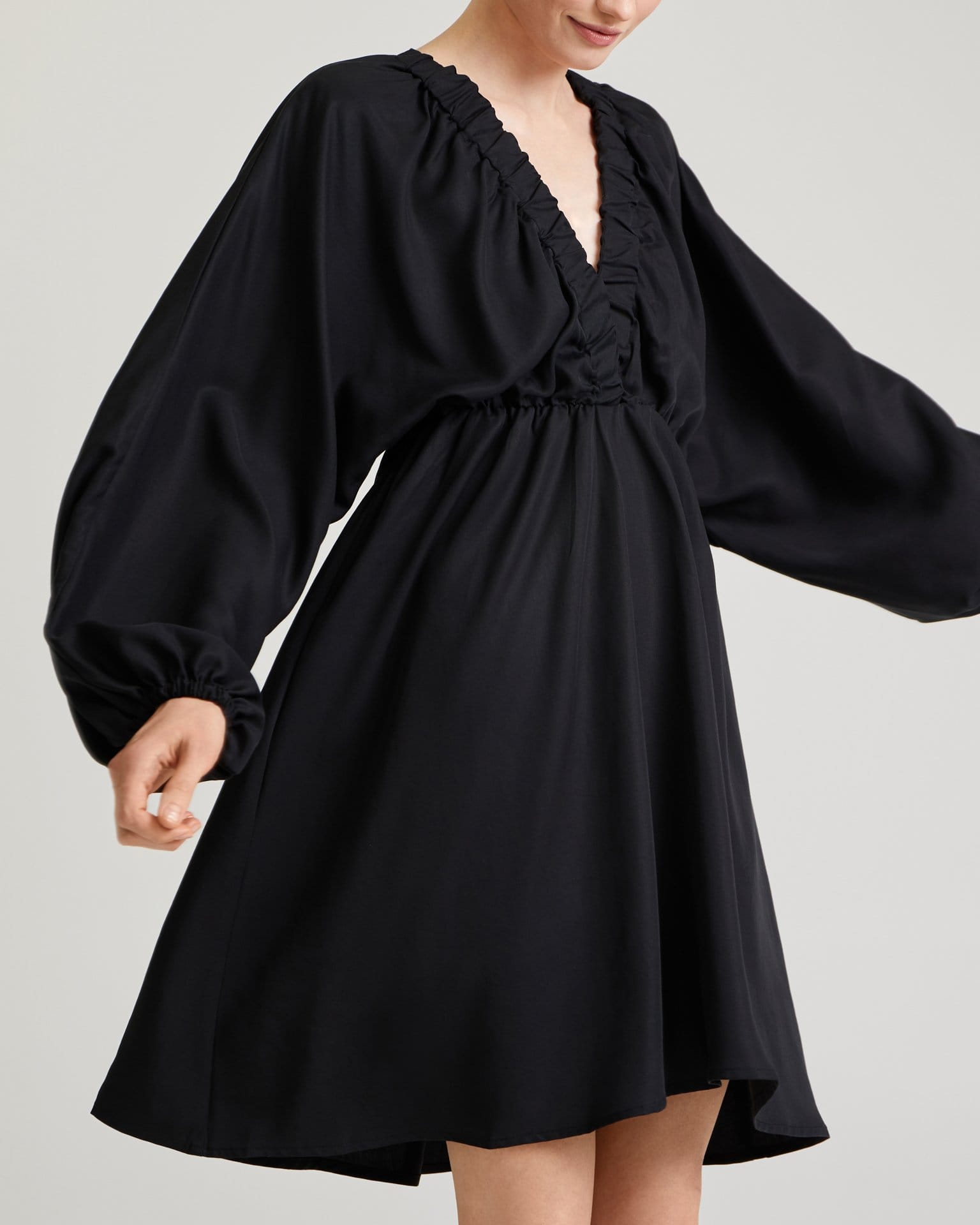 Летнее платье в черном цвете