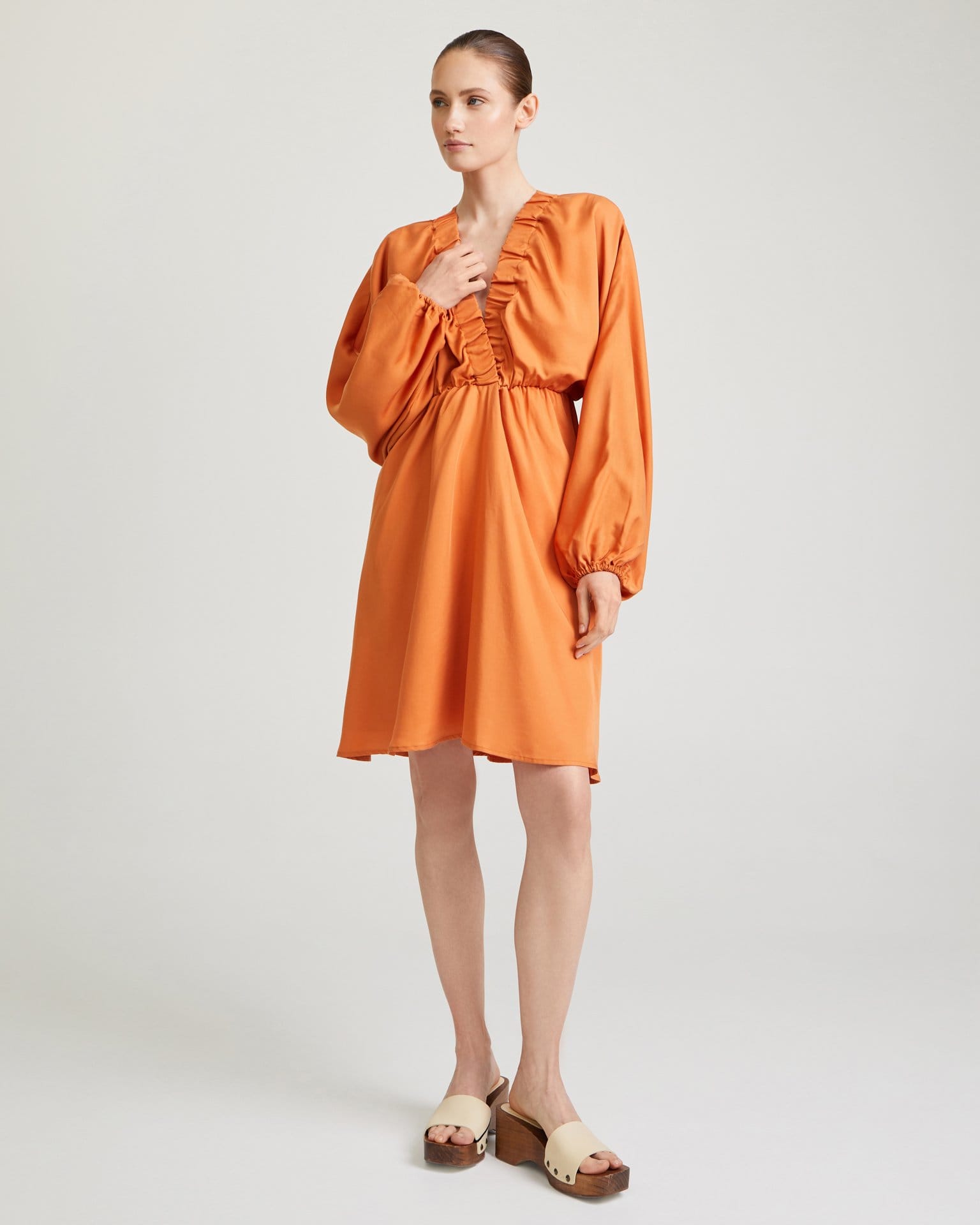 Летнее платье в терракотовом цвете