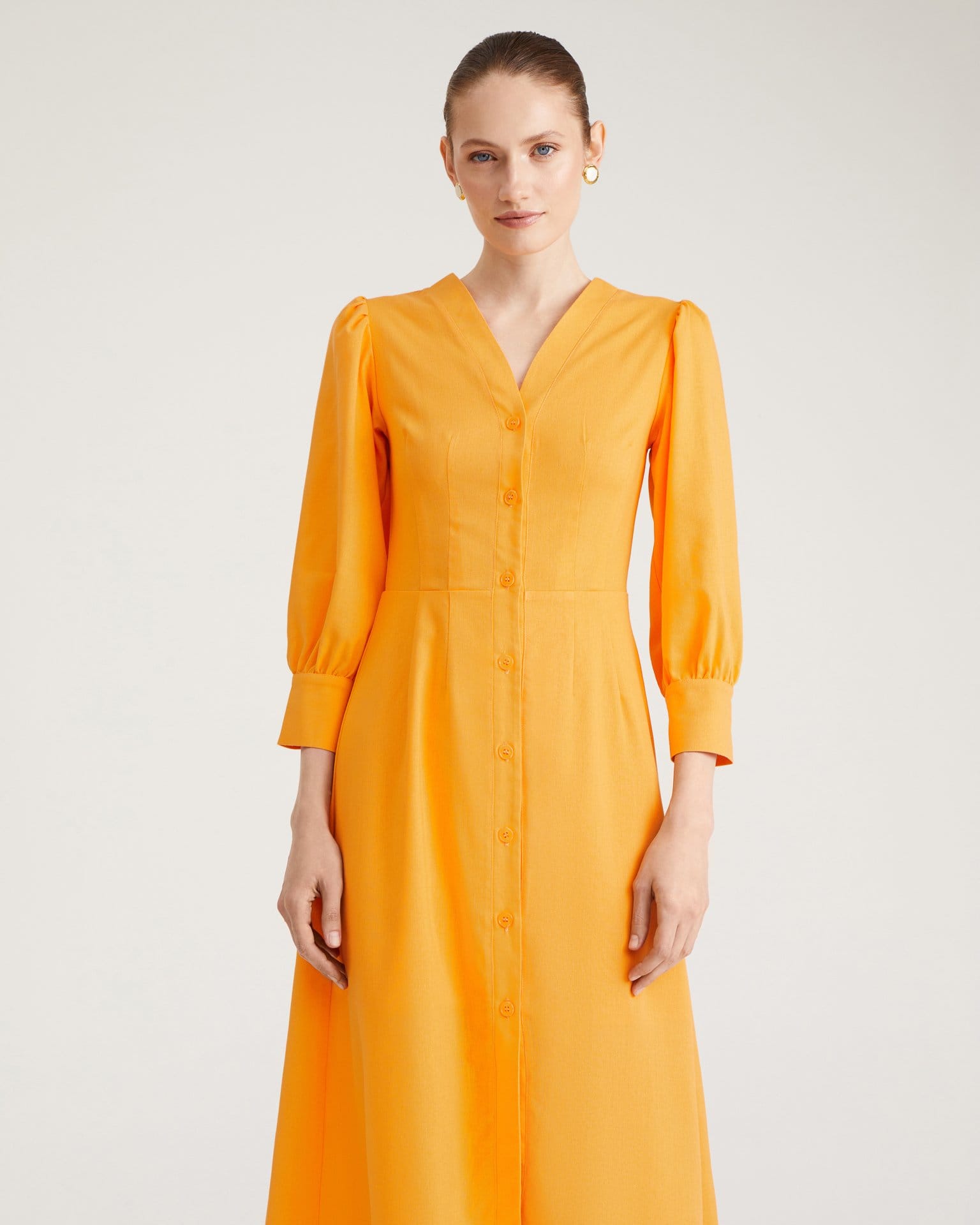 Приталенное платье миди