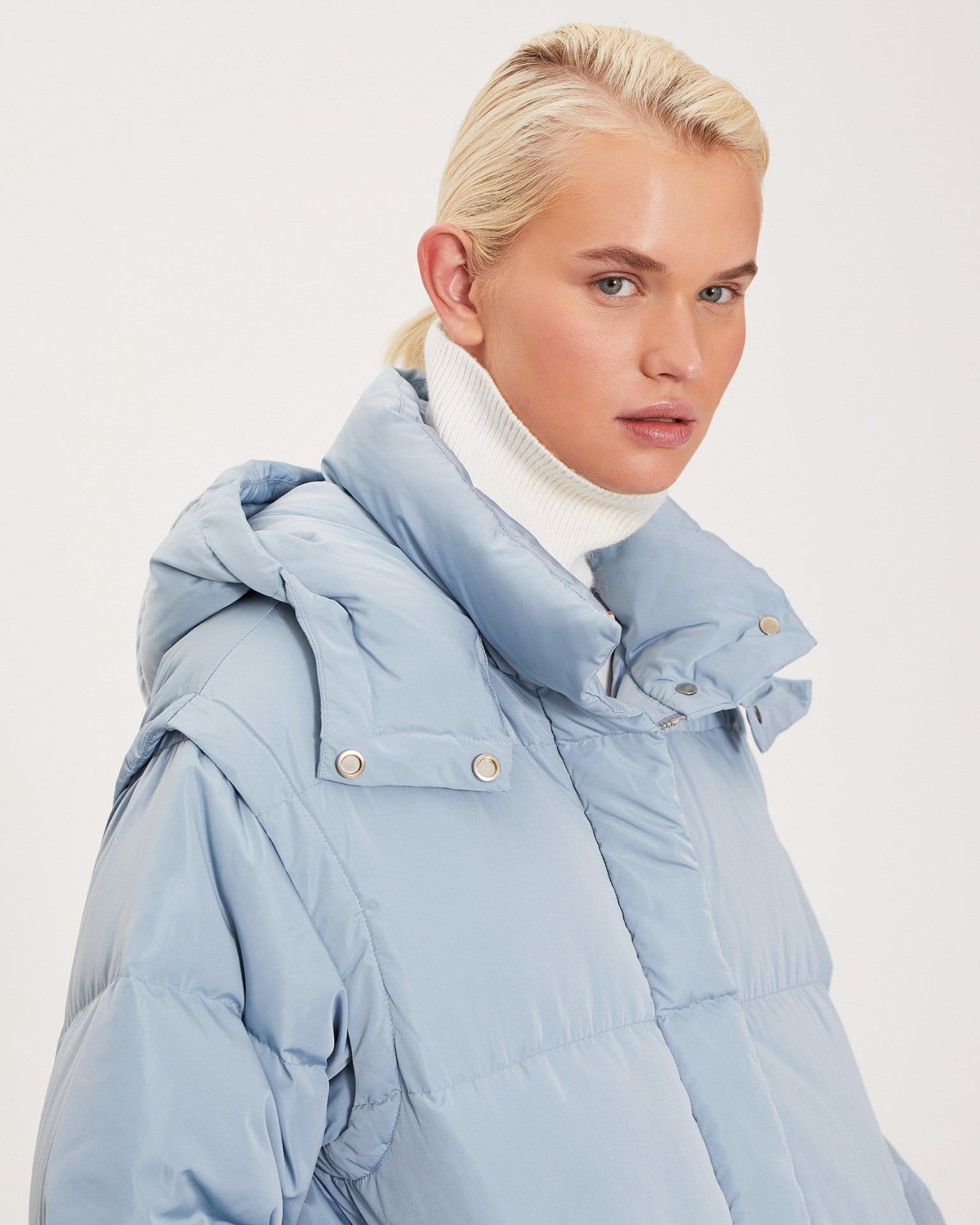 Удлиненная куртка в голубом цвете