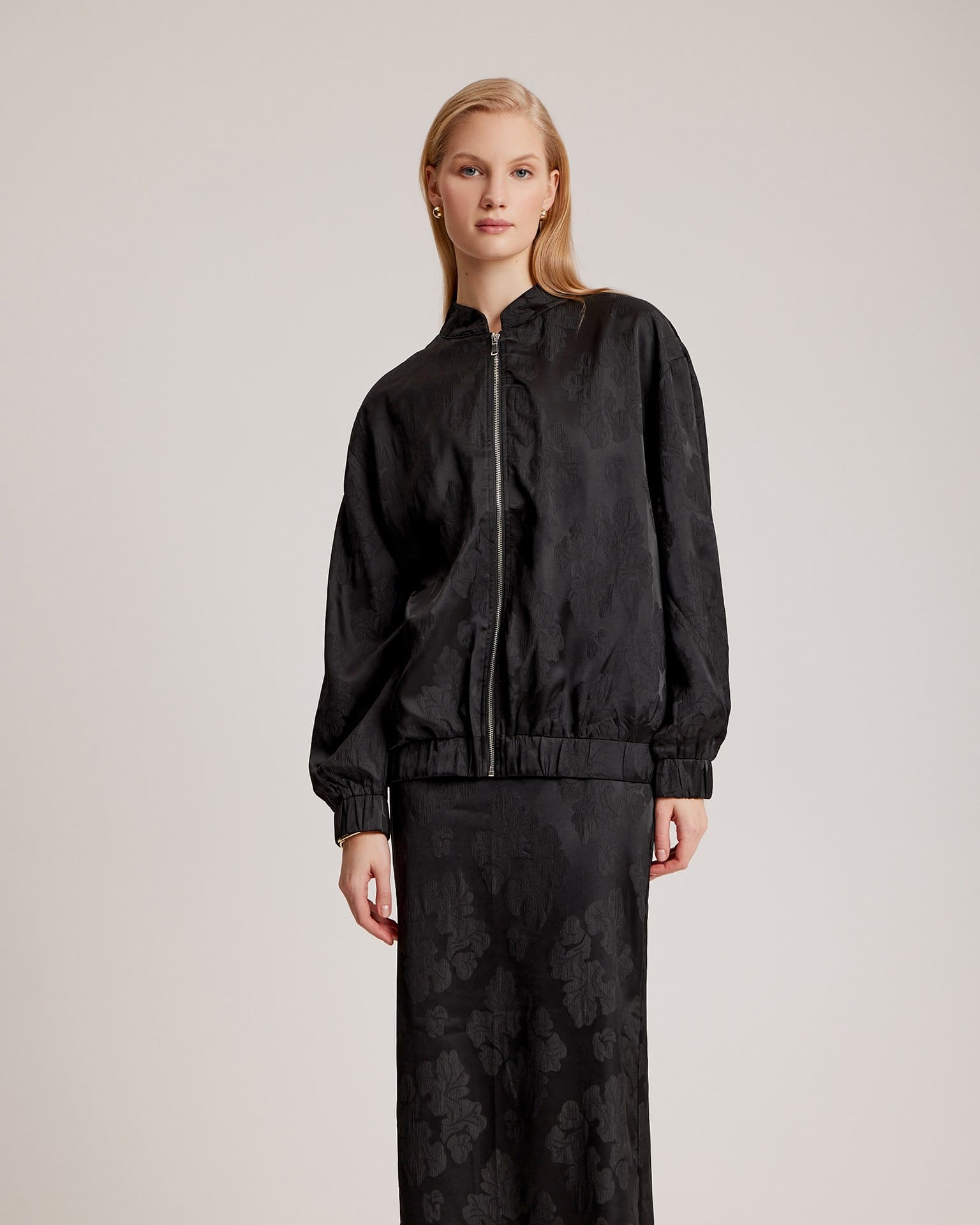 Бомбер из жаккарда