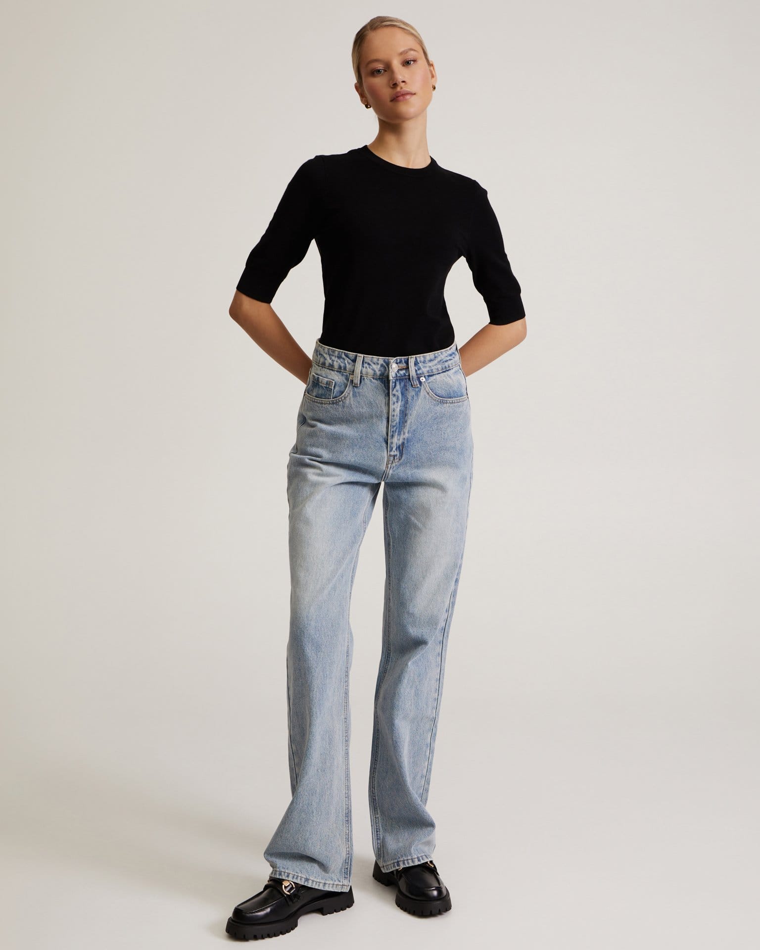 Прямые джинсы в голубом цвете