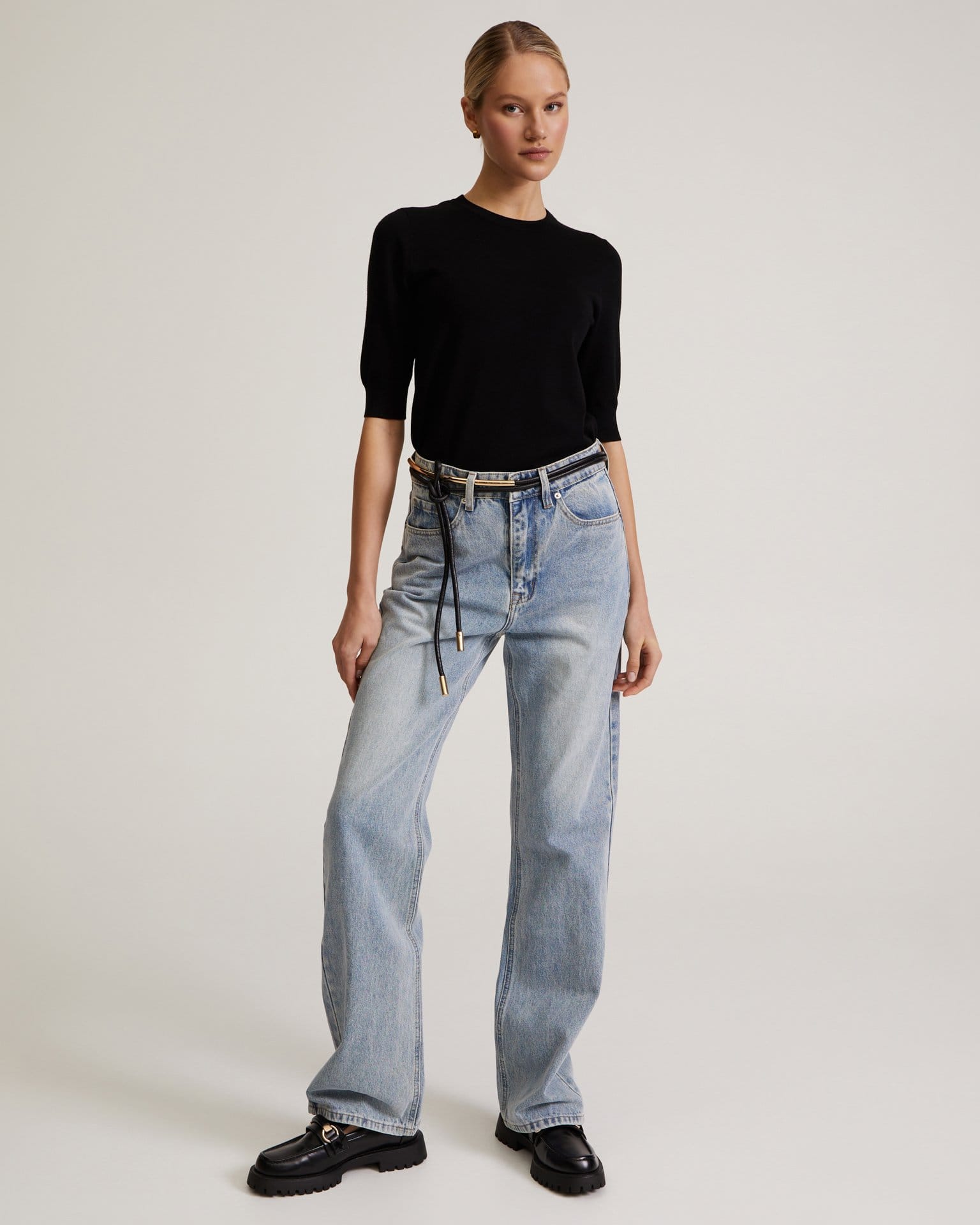 Прямые джинсы в голубом цвете