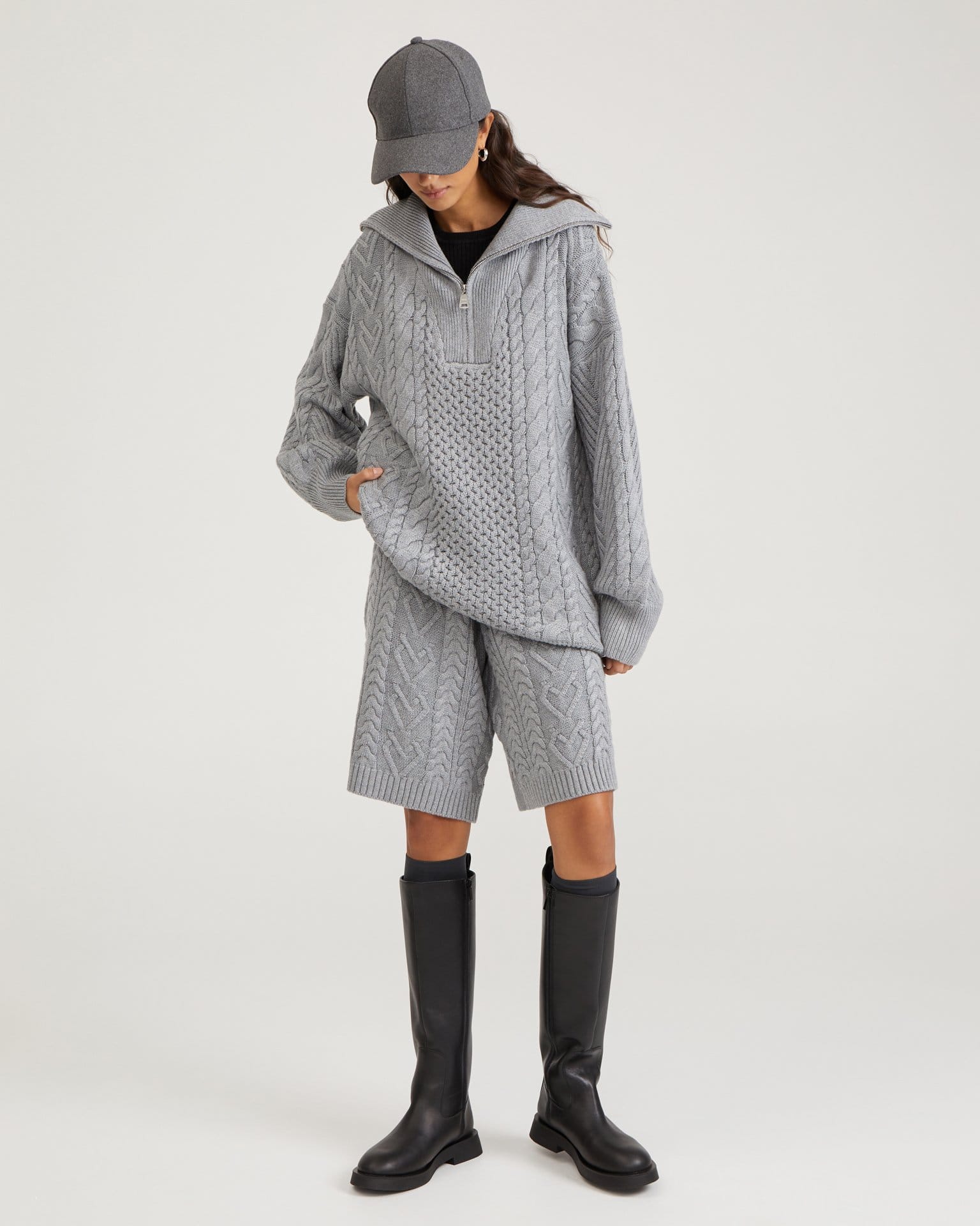 Свитер с воротником на молнии в сером цвете