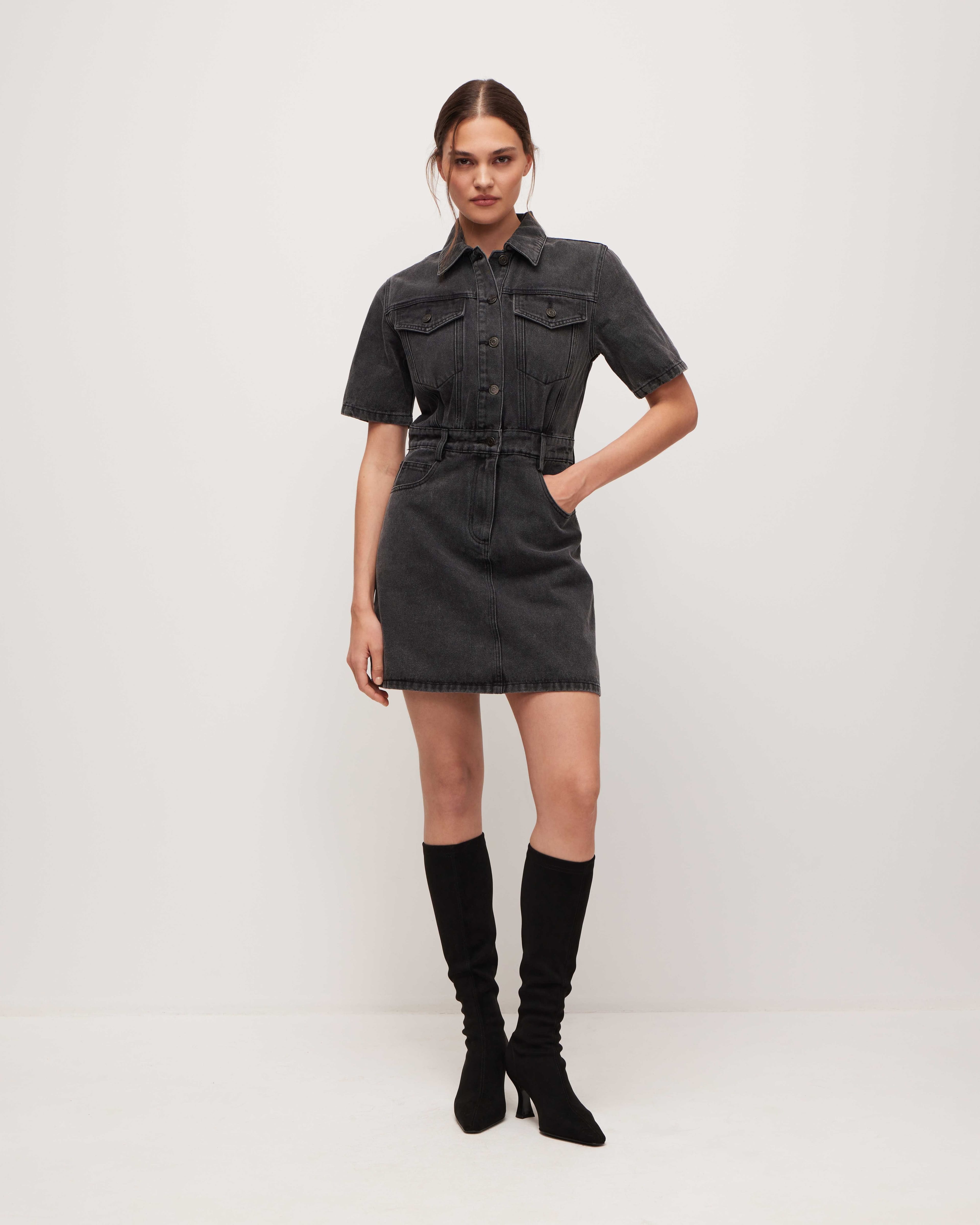 Мини-платье из денима в сером цвете