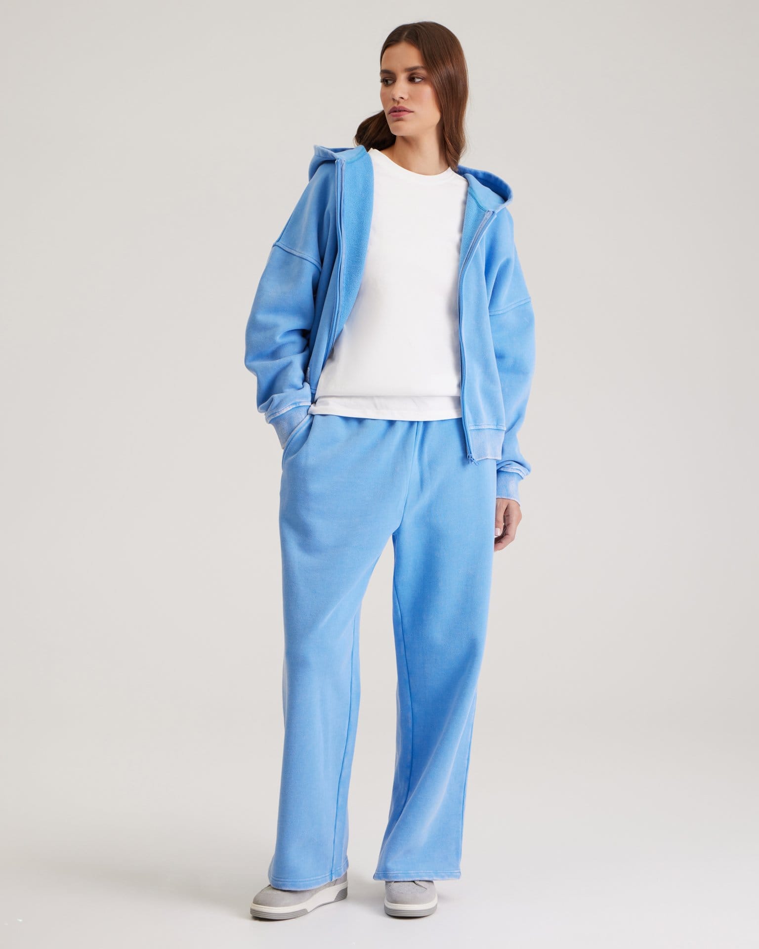 Прямые спортивные брюки