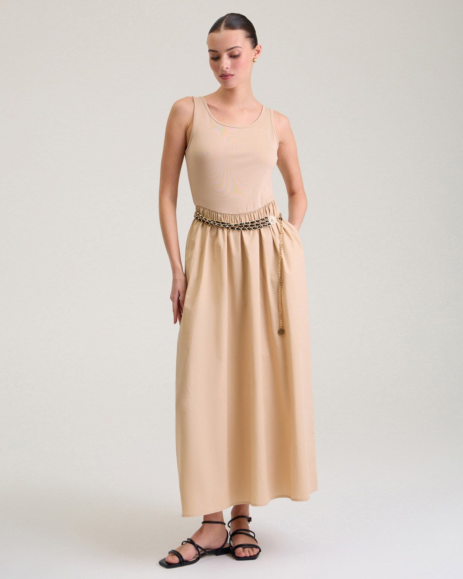 Бежевое платье-сарафан