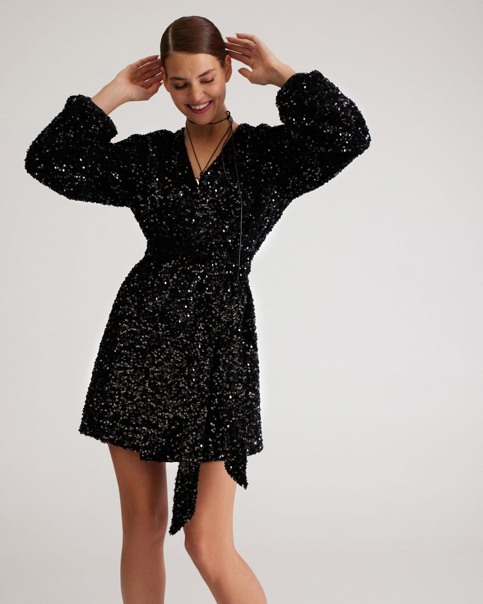 Платье мини с пайетками