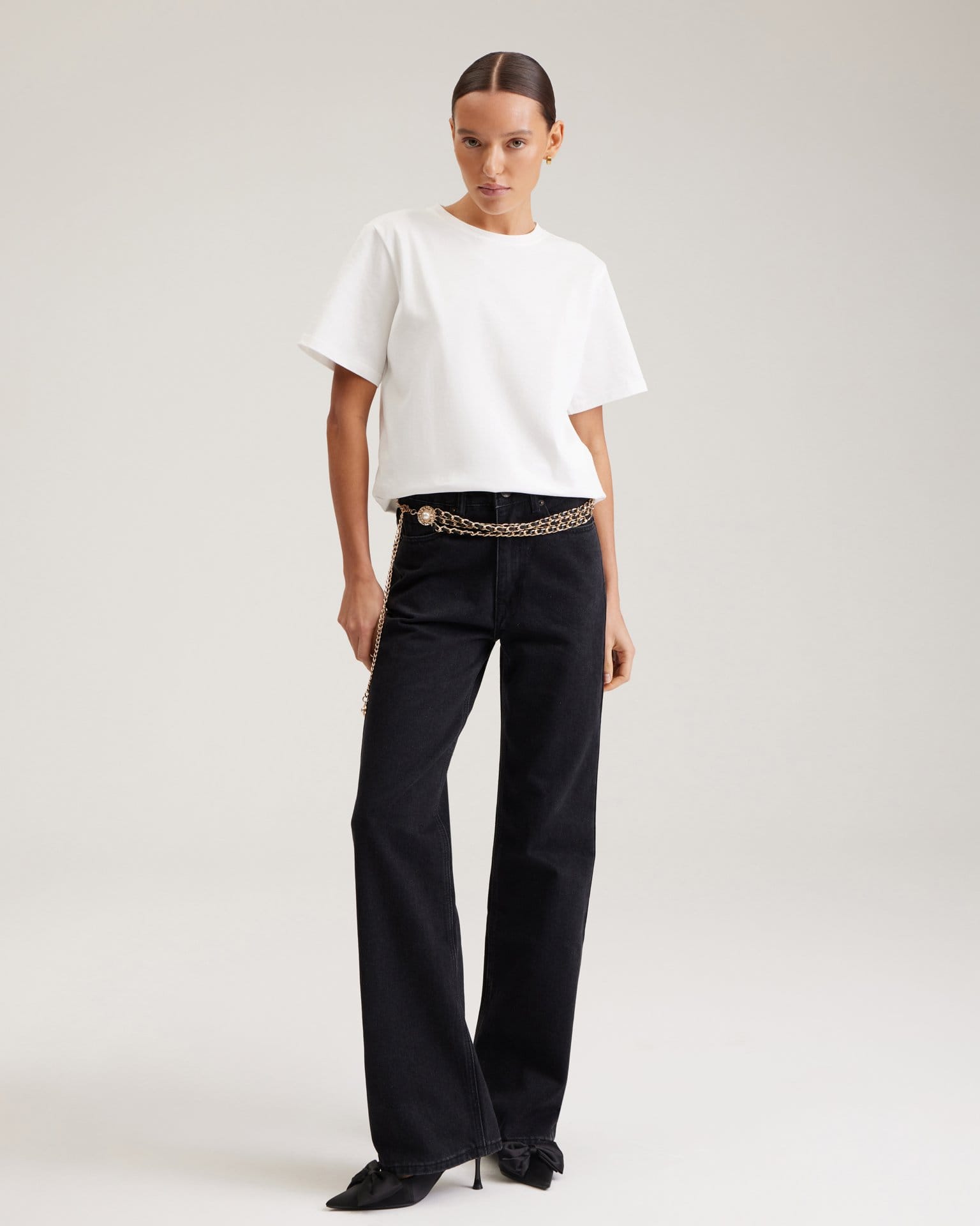 Базовая футболка в белом цвете