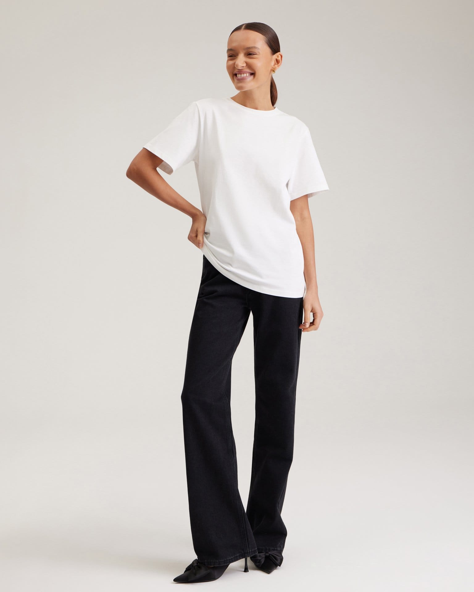 Базовая футболка в белом цвете