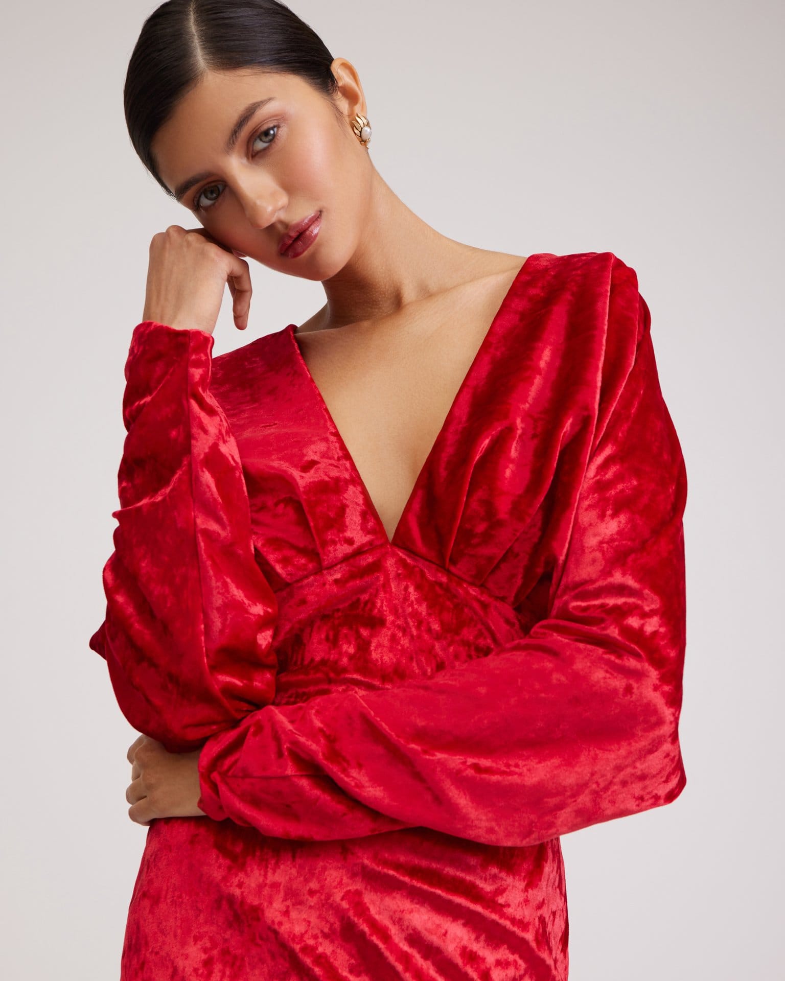 Красное бархатное платье