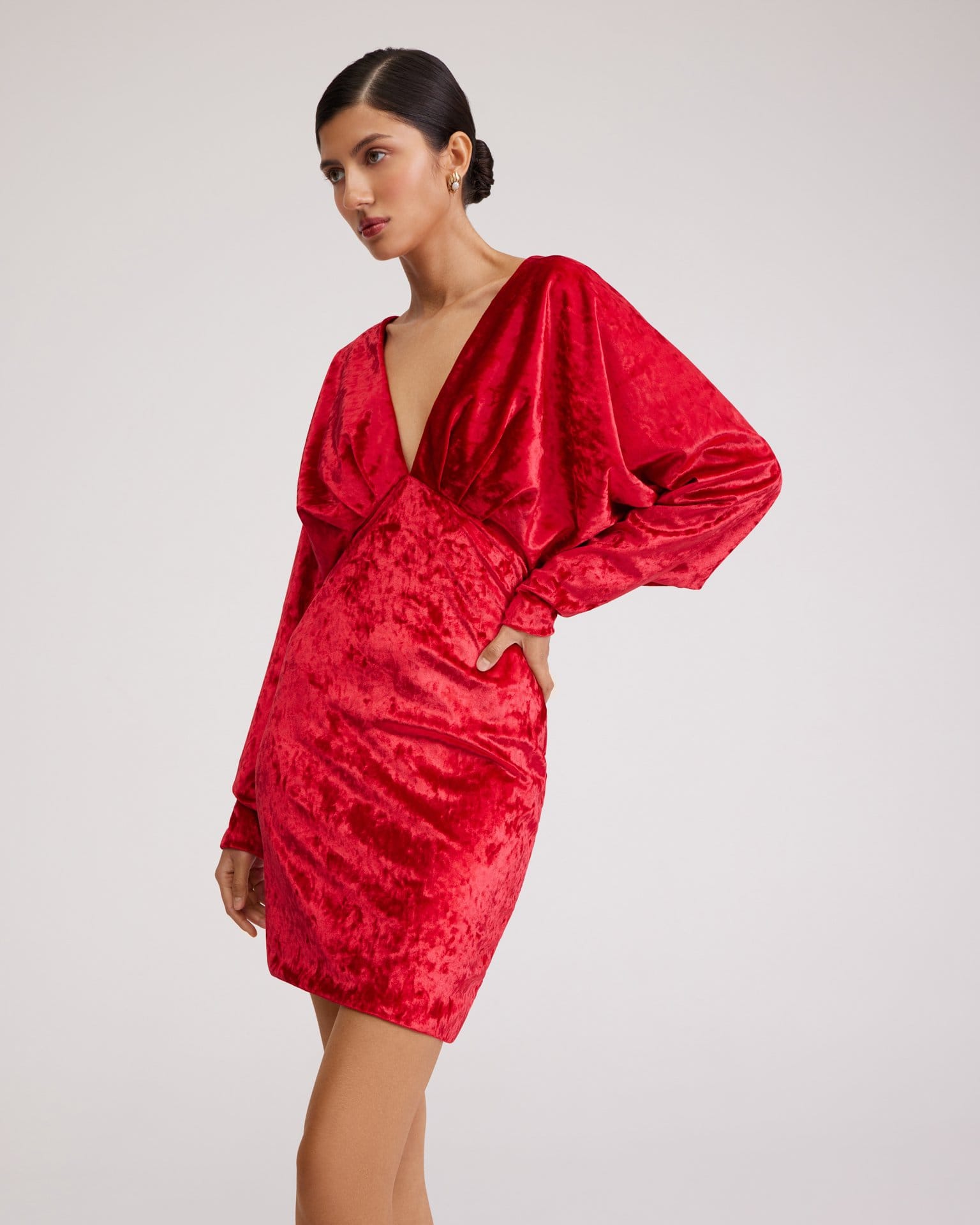 Красное бархатное платье