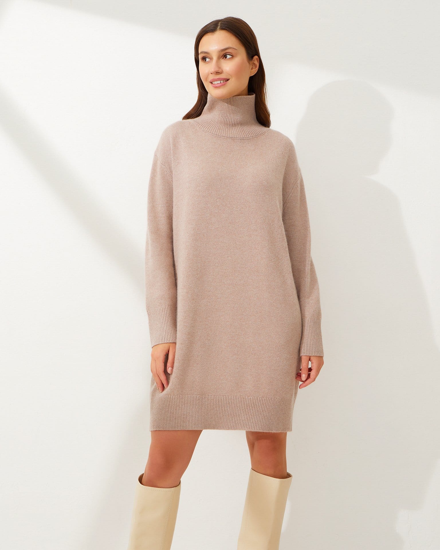 Платье-джемпер в цвете капучино