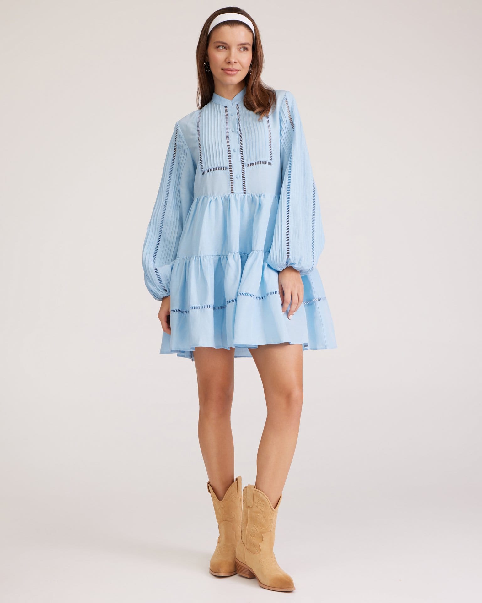 Льняное платье в голубом цвете