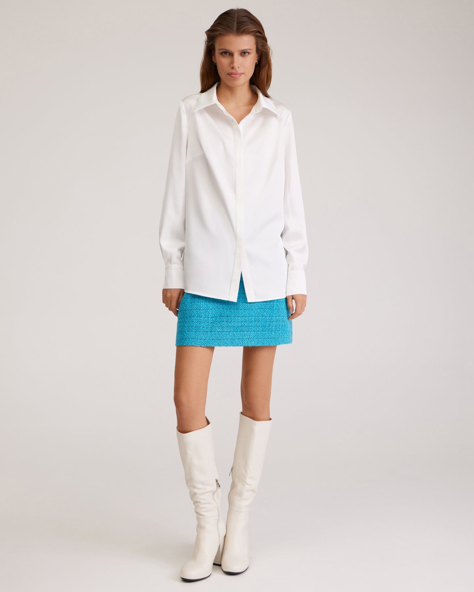 Атласная белая рубашка