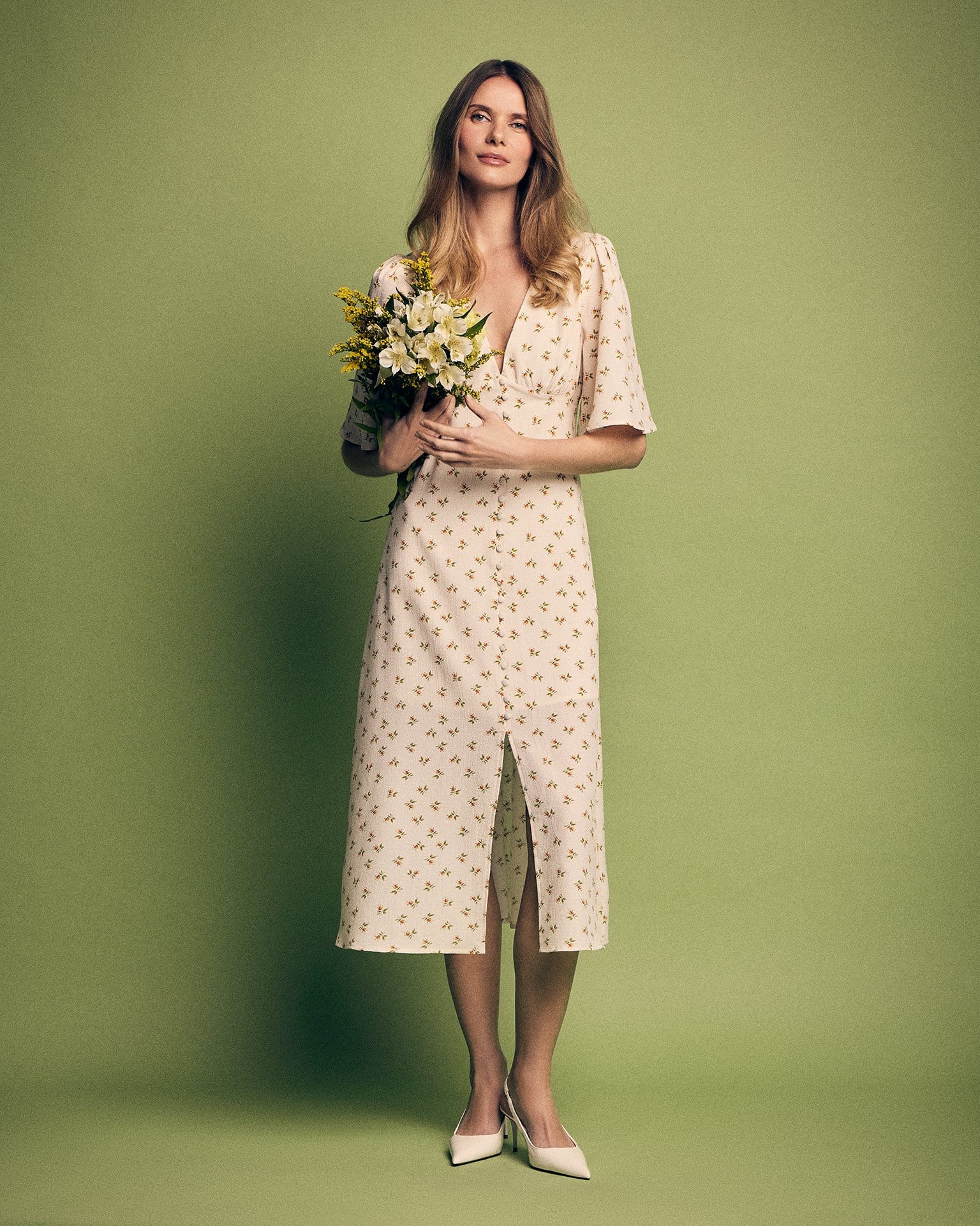 Платье с V-образным вырезом