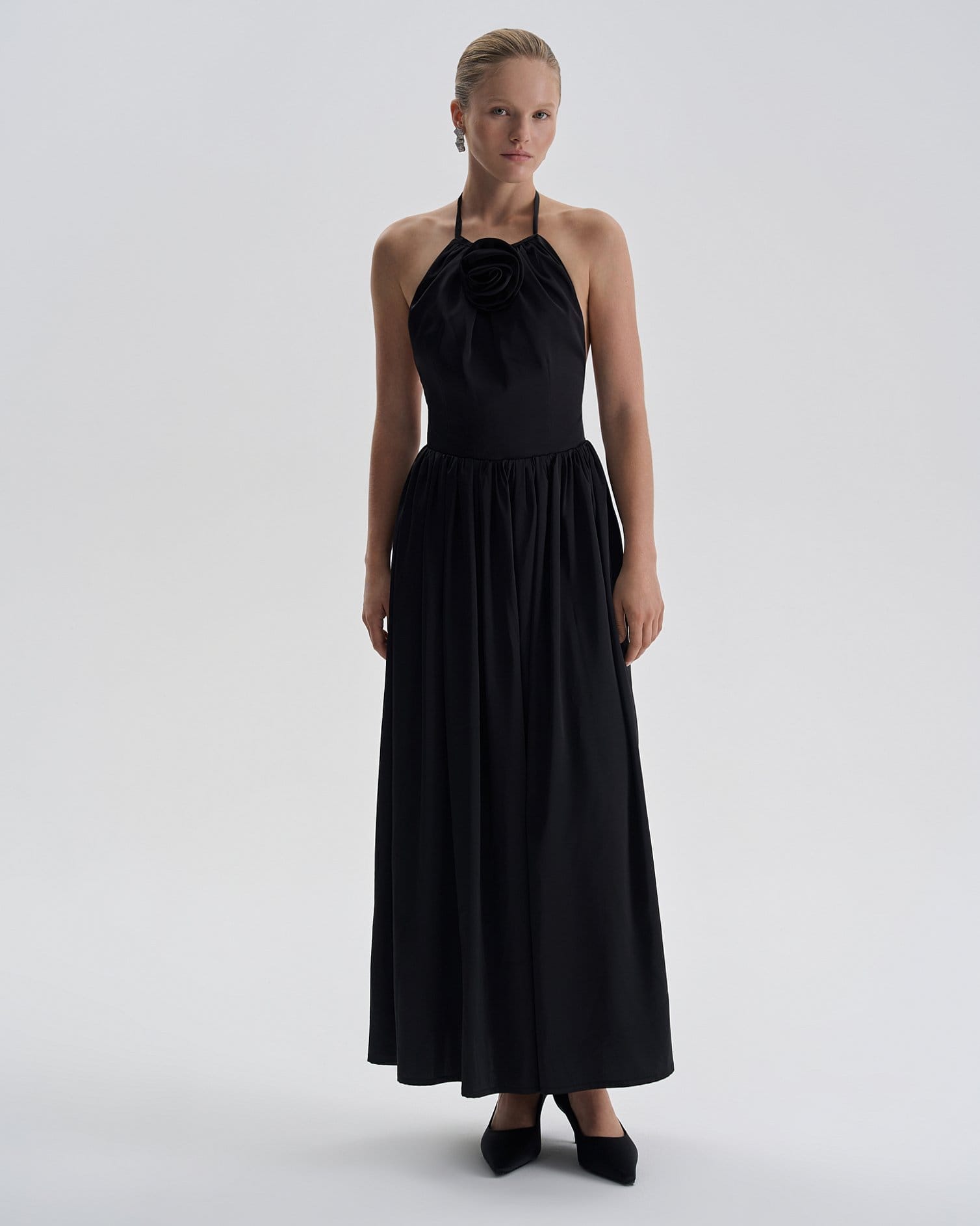 Платье с открытой спиной