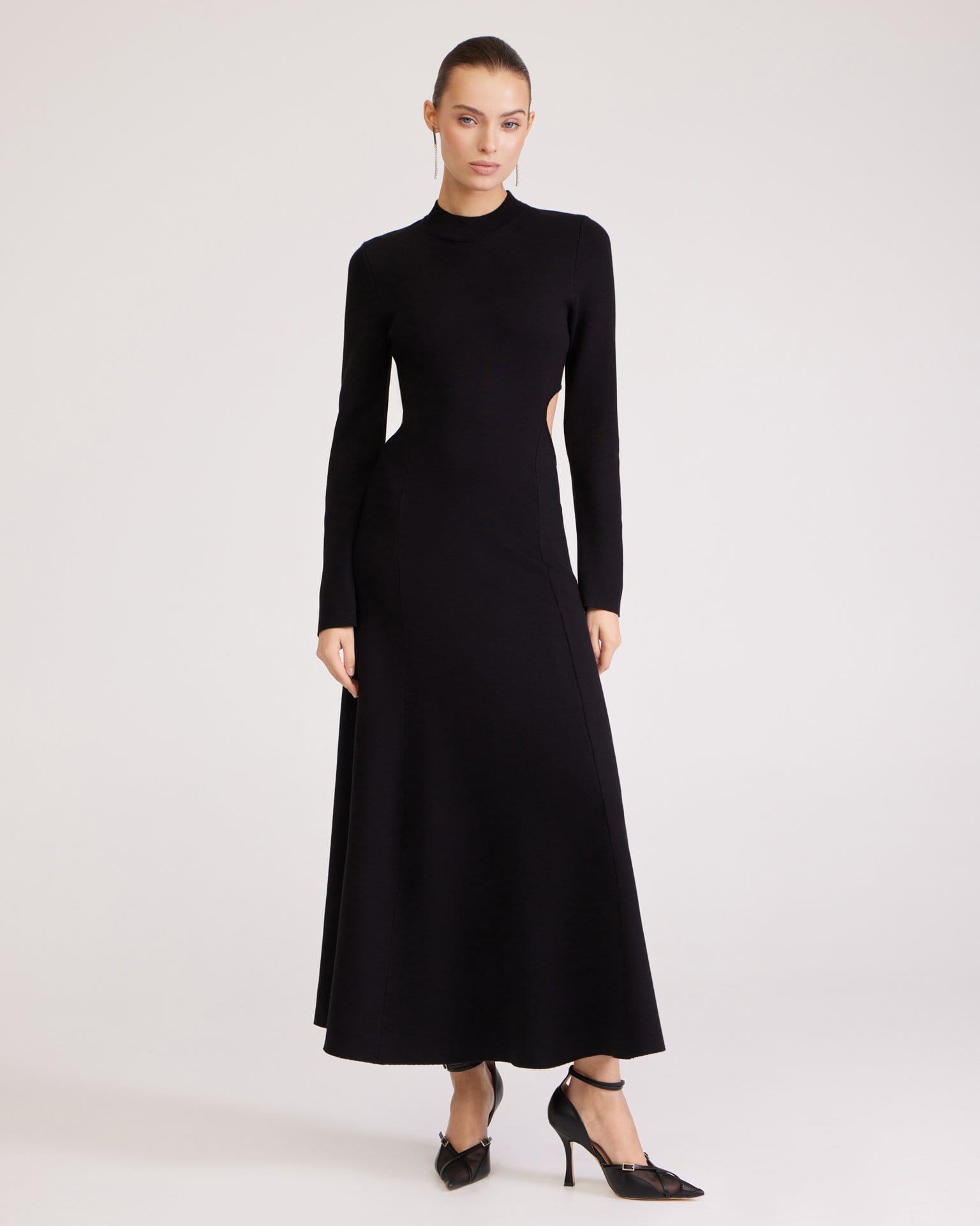 Платье с вырезом на спине