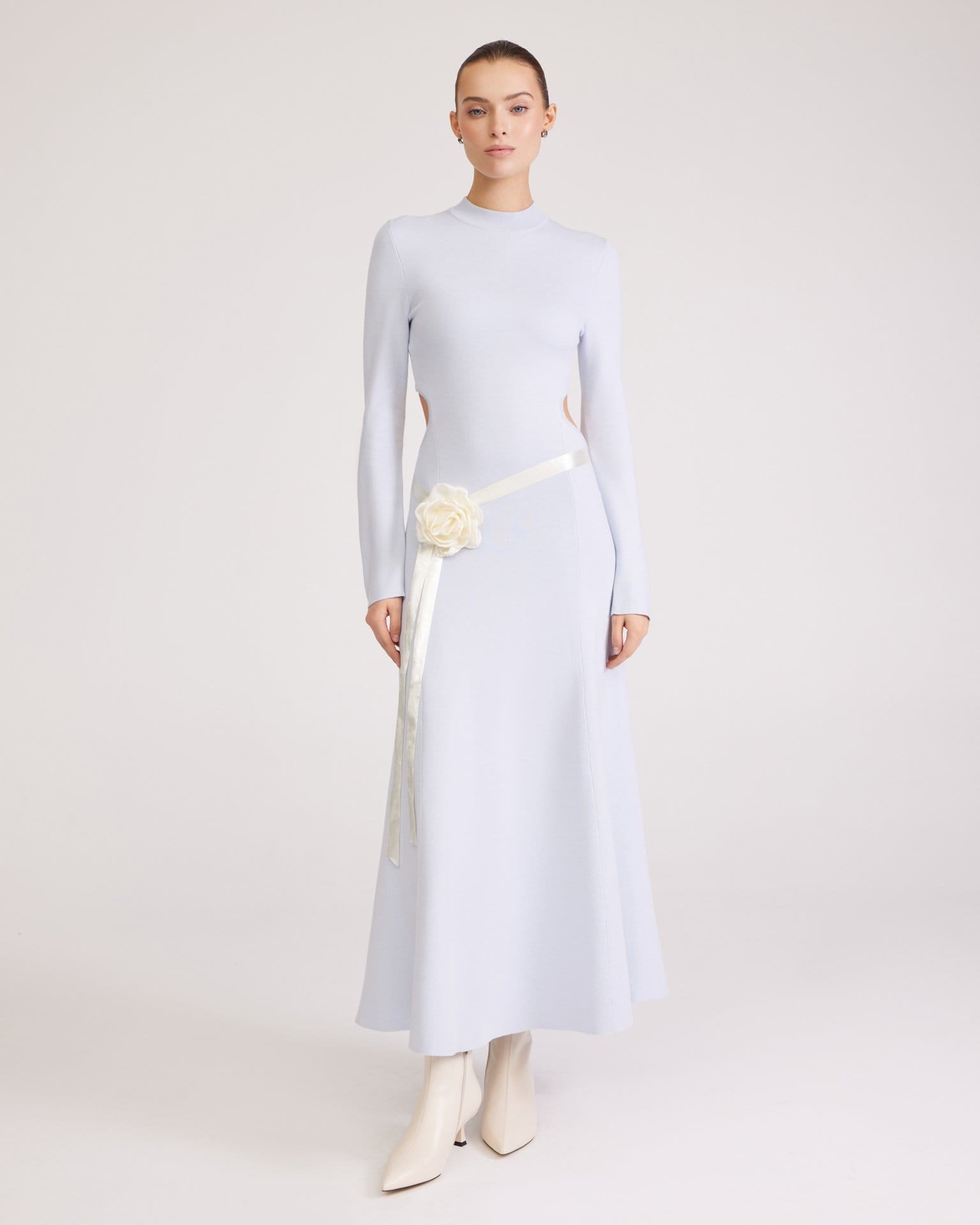 Небесно-голубое платье