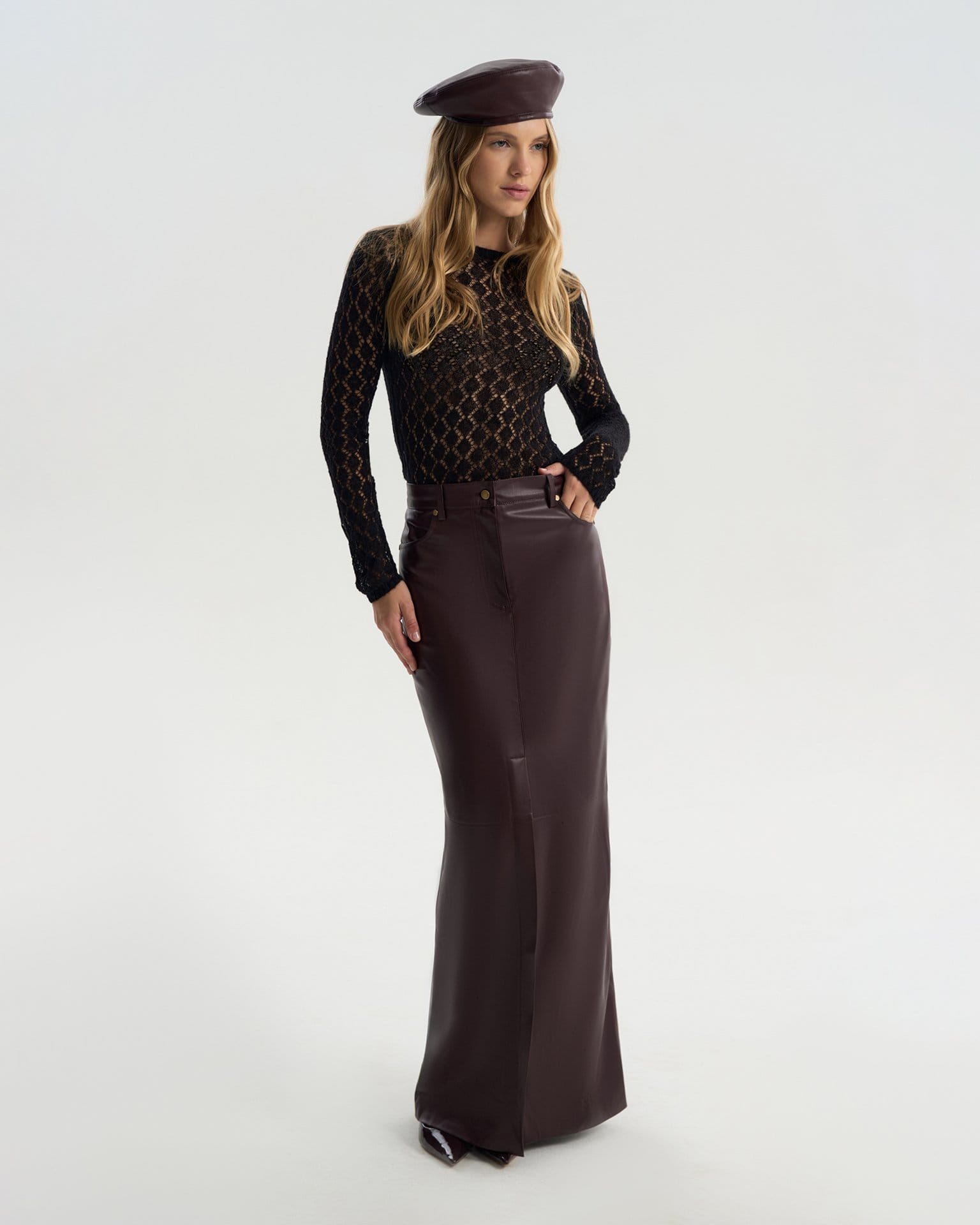 Юбка макси из эко-кожи в цвете бургунди