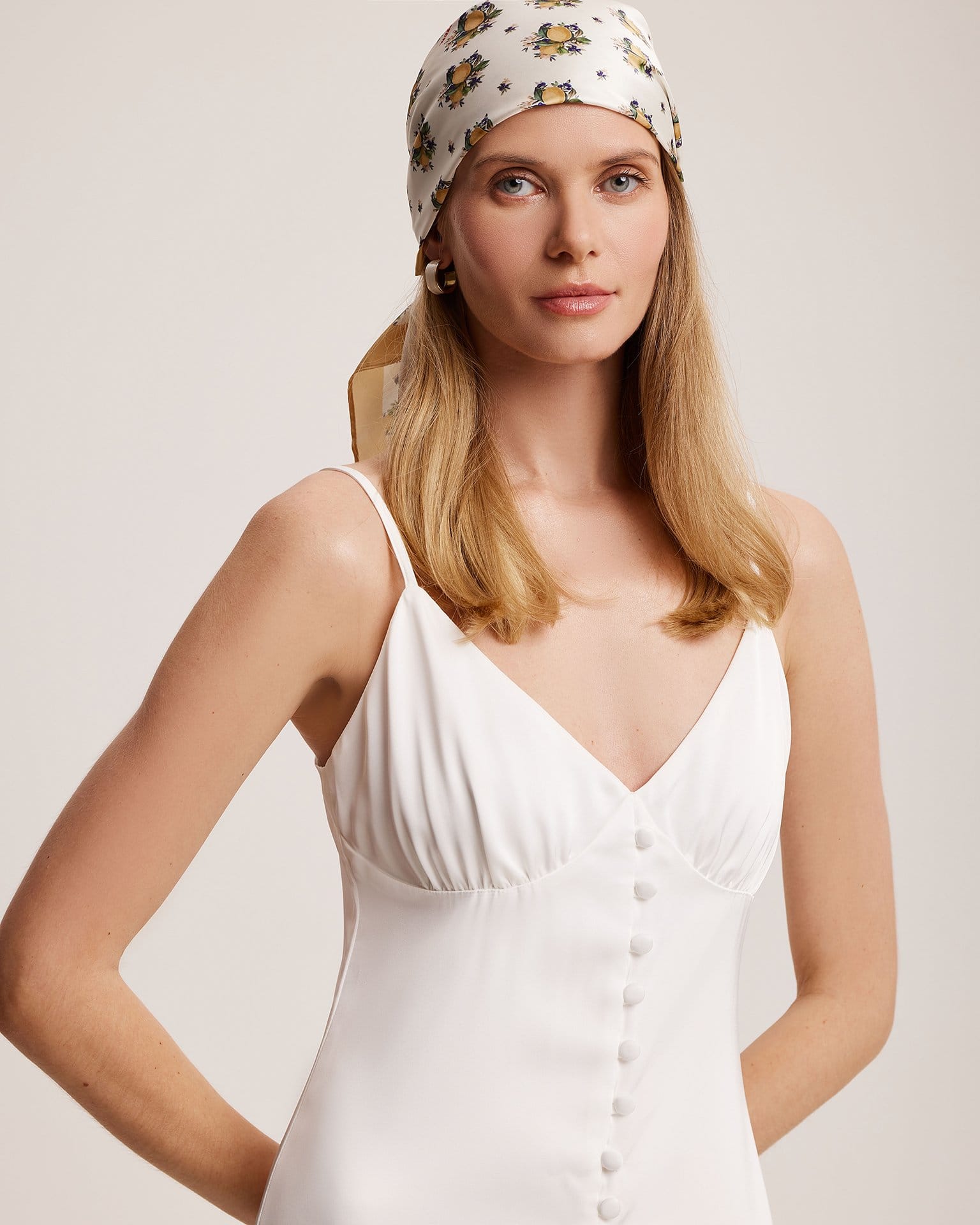 Платок с лимонами