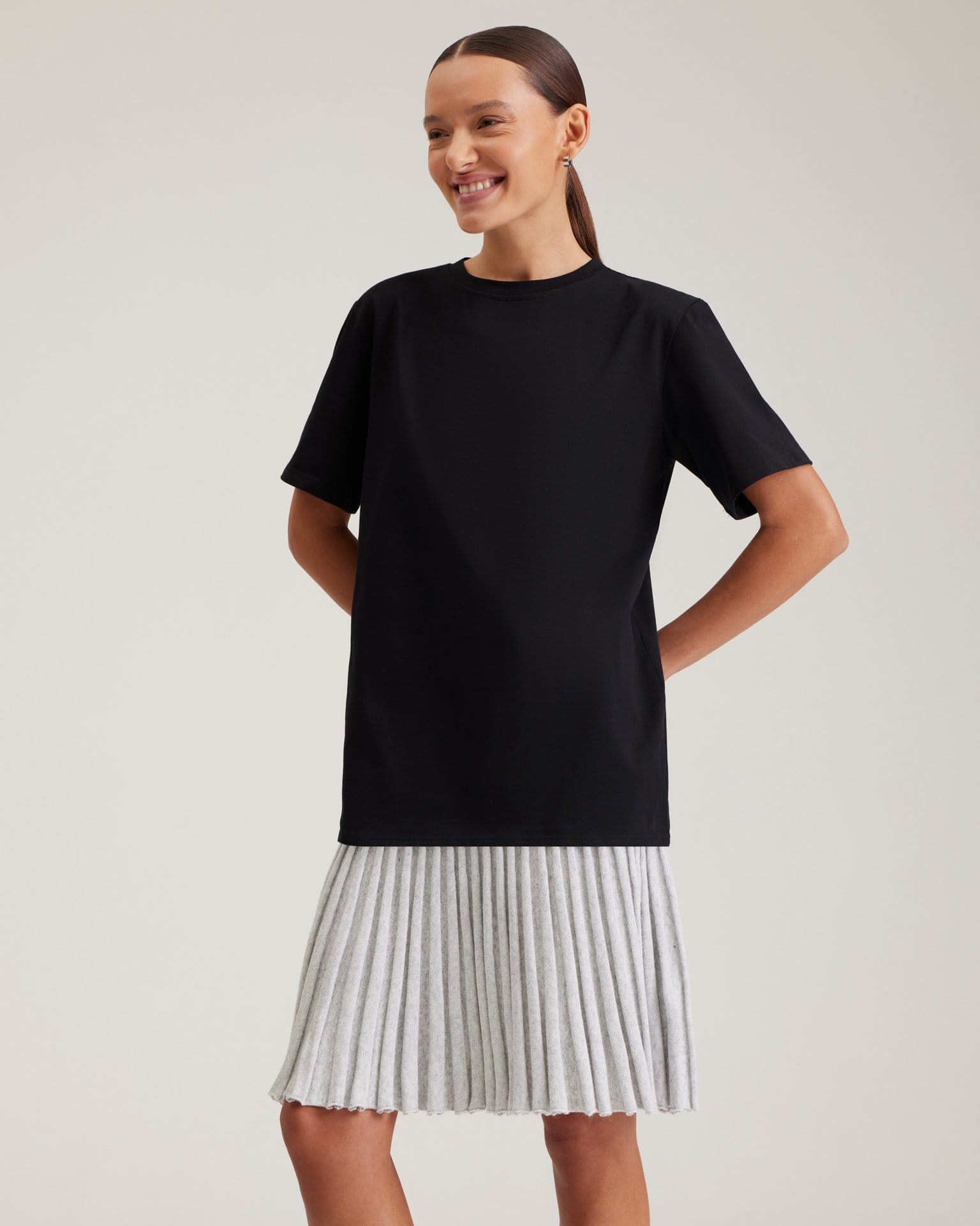 Базовая футболка в черном цвете