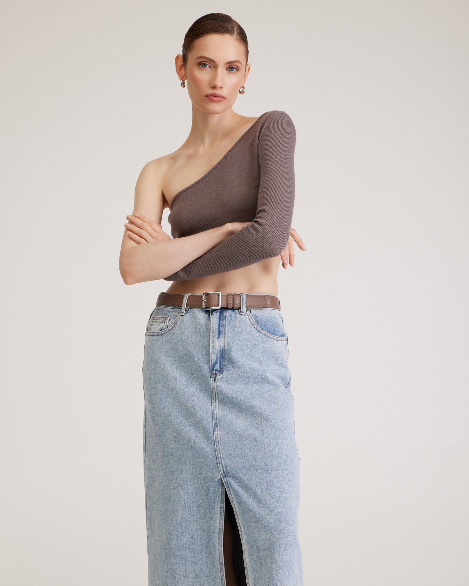 Джинсовая юбка миди в голубом цвете