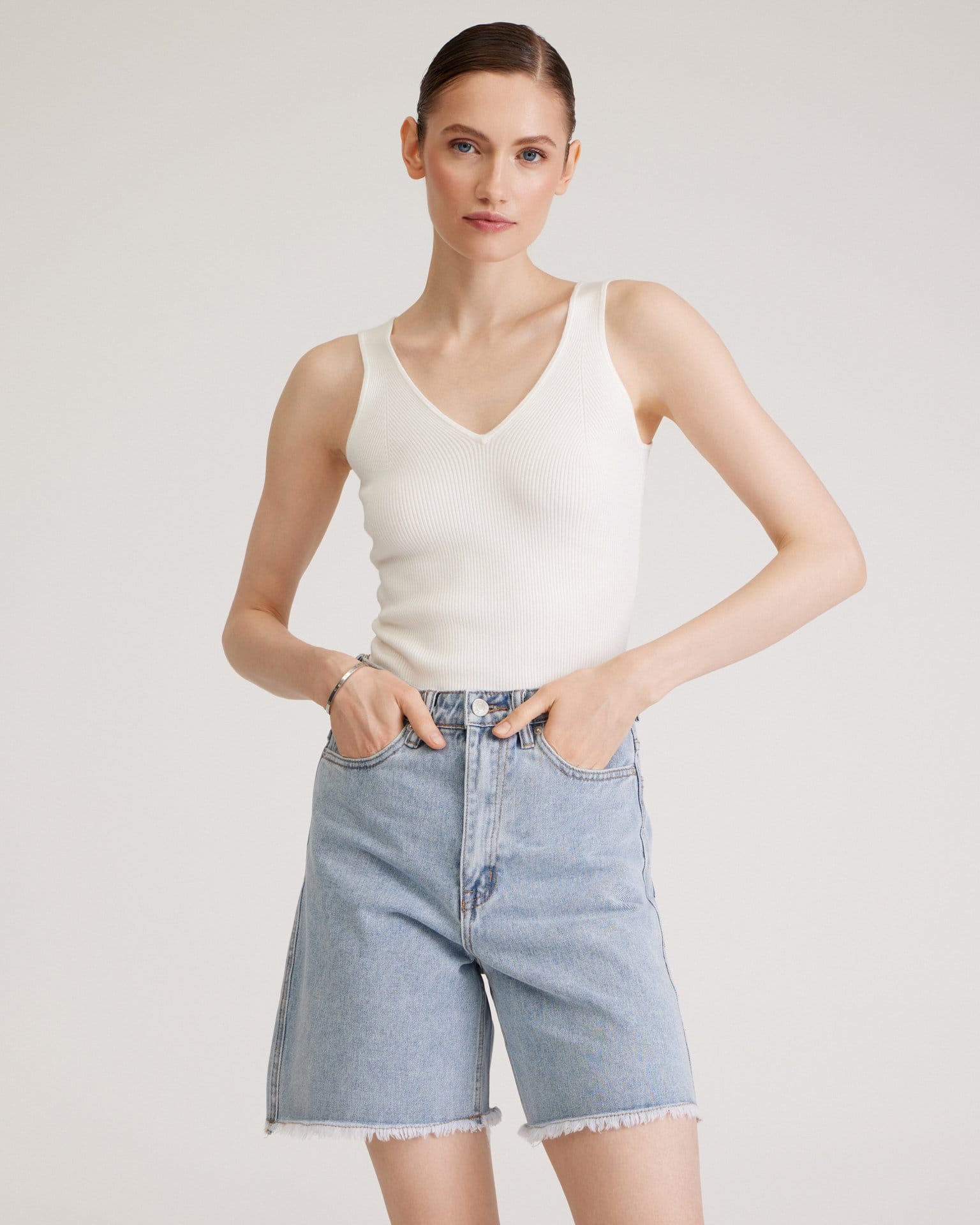 Джинсовые бермуды в голубом цвете