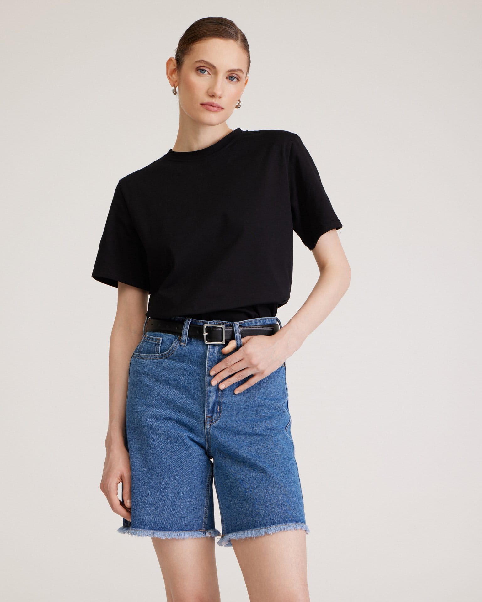 Джинсовые бермуды в синем цвете