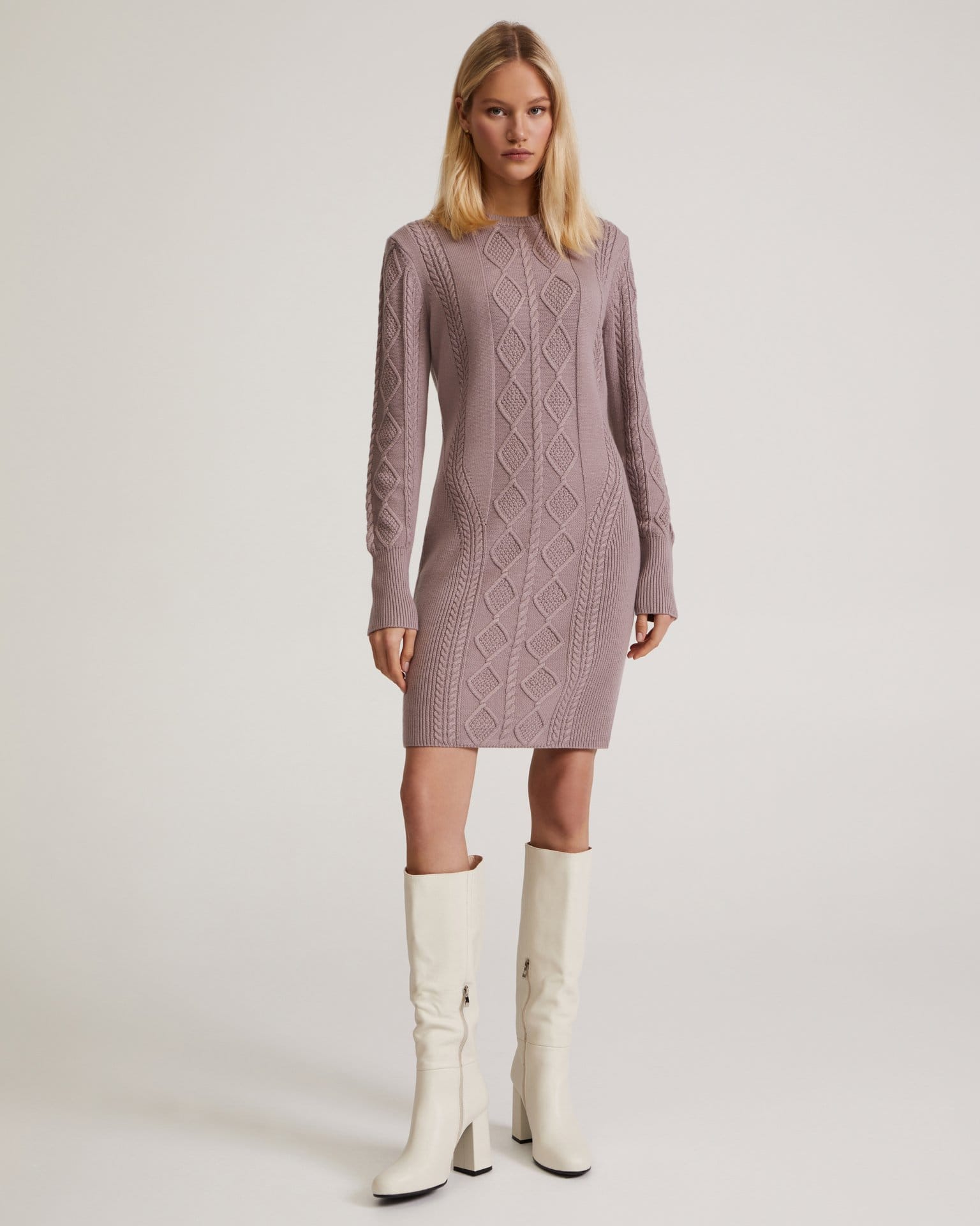 Платье с узорами