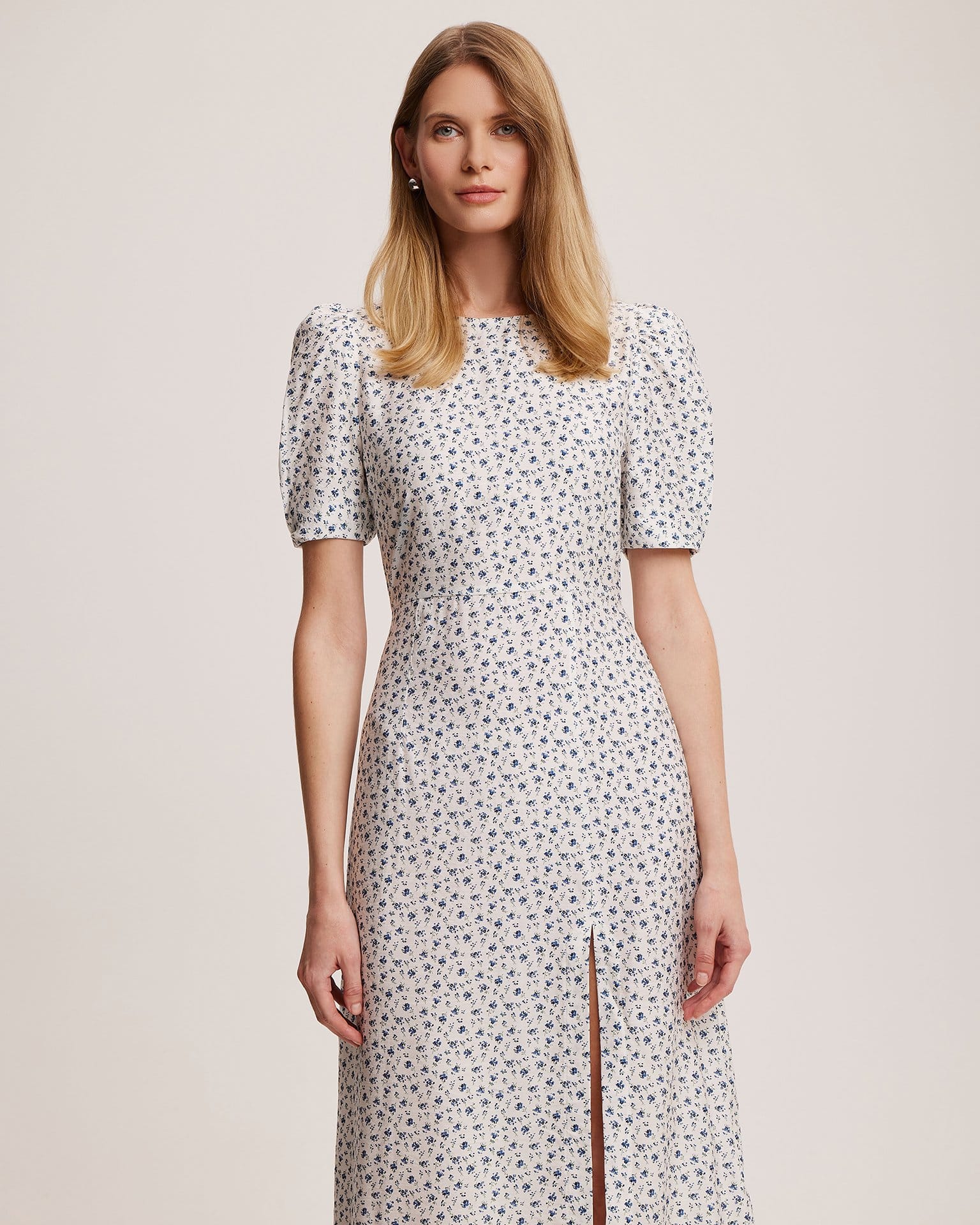 Платье с разрезом