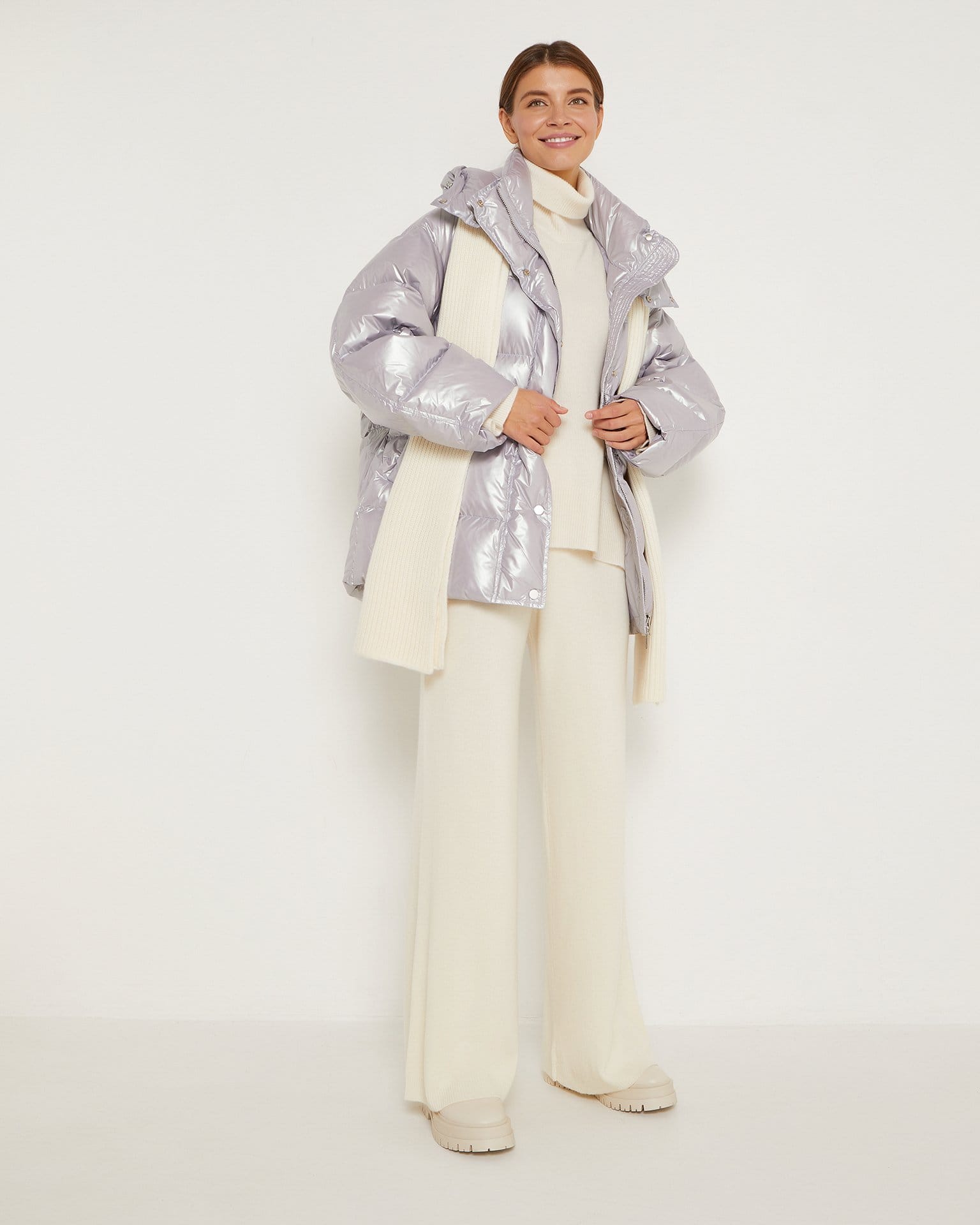 Короткая куртка на пуху в лиловом цвете