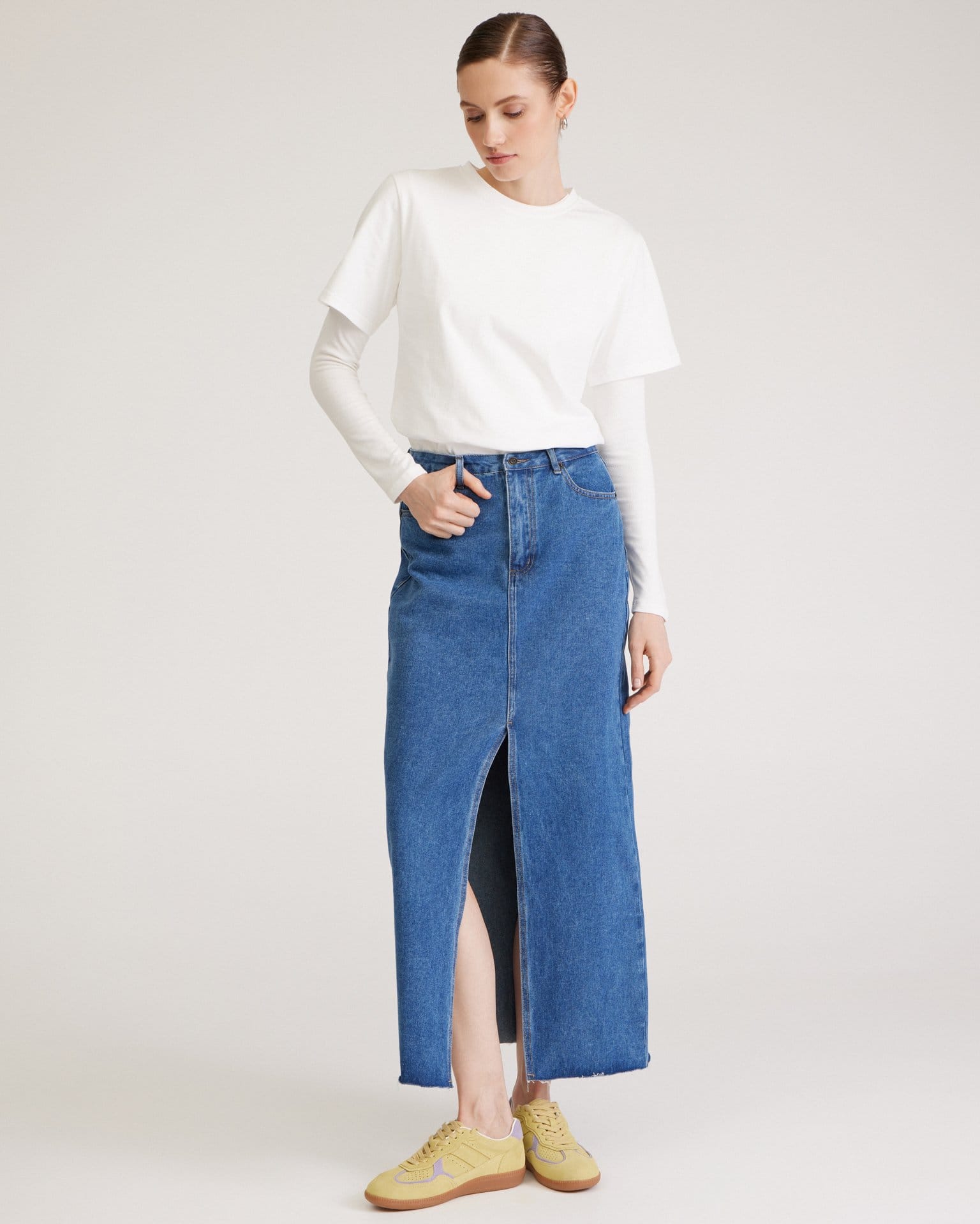 Джинсовая юбка миди в синем цвете