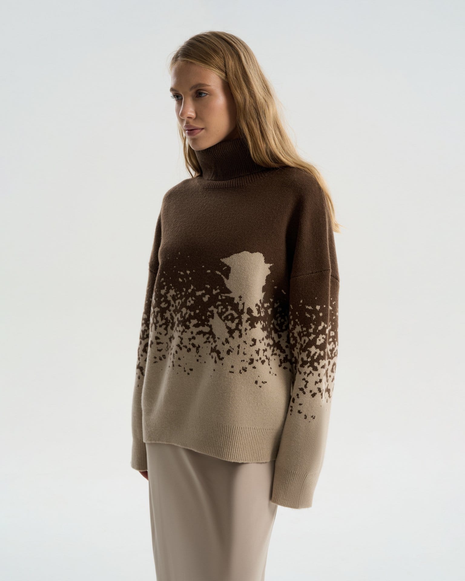 Свитер с высоким горлом