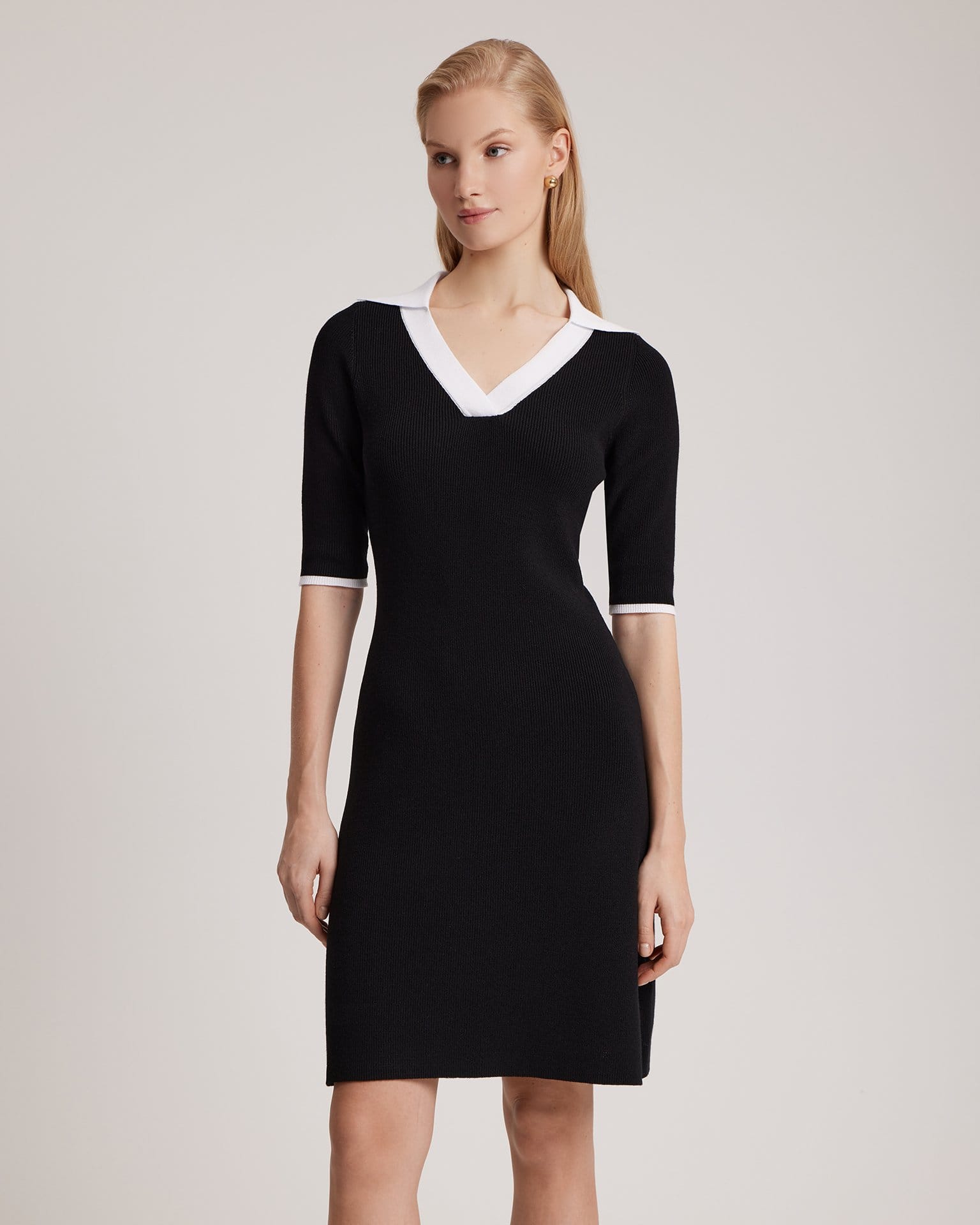 Платье с V-образным вырезом