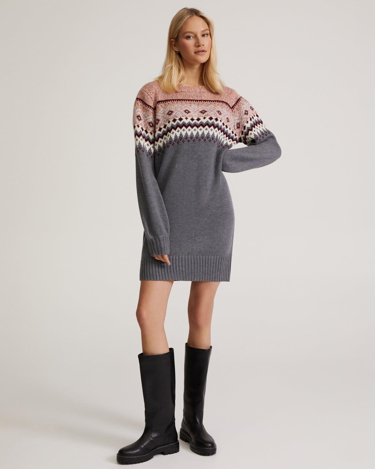 Платье со скандинавскими узорами