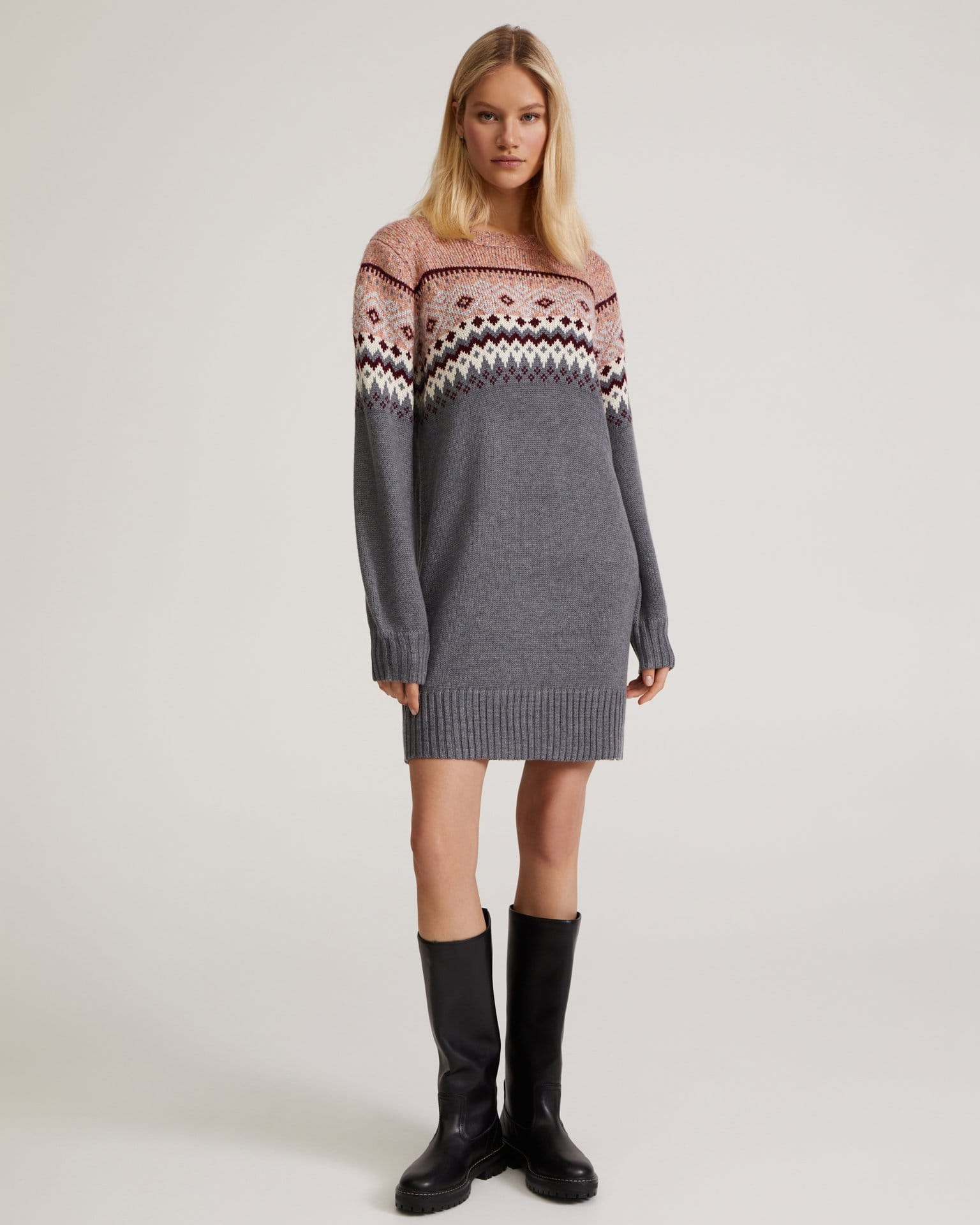 Платье со скандинавскими узорами