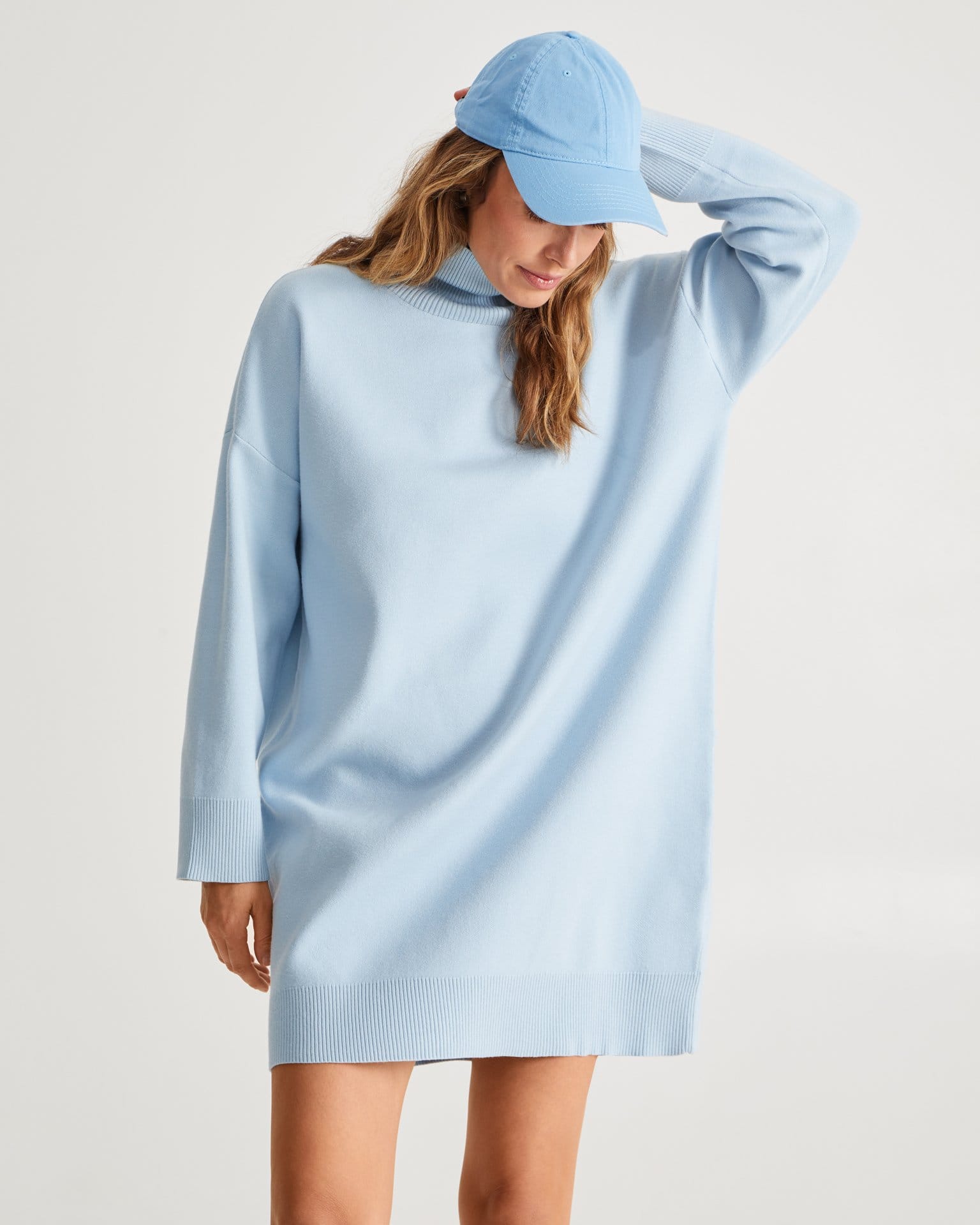 Платье-кокон в голубом цвете