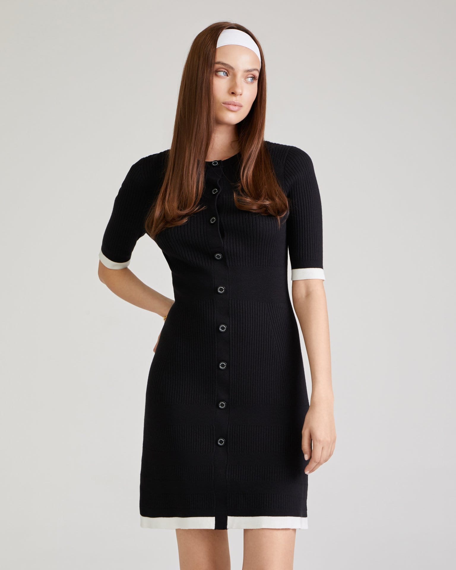 Черное короткое платье